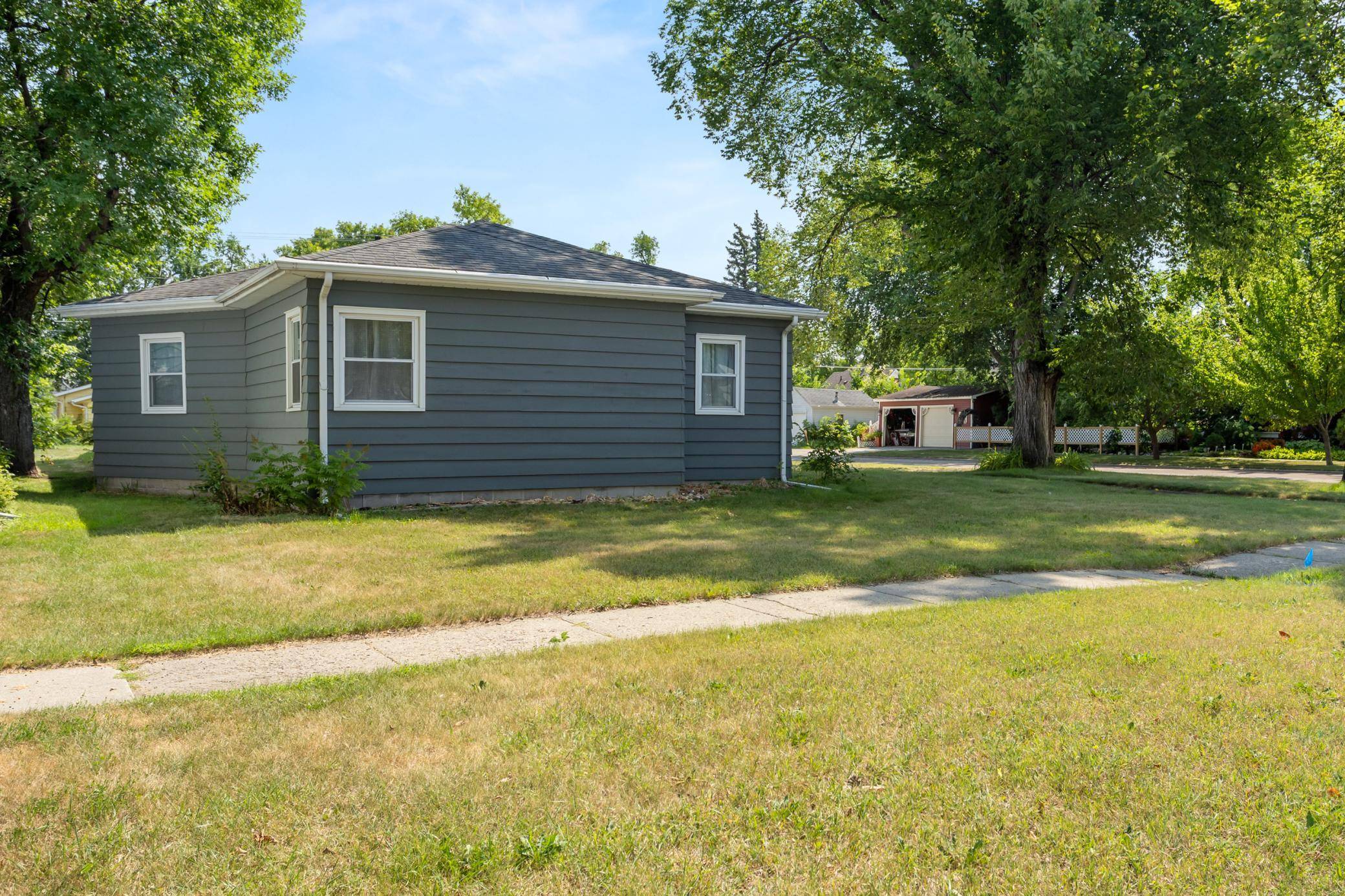 824 4th AVE N, Wahpeton, ND 58075