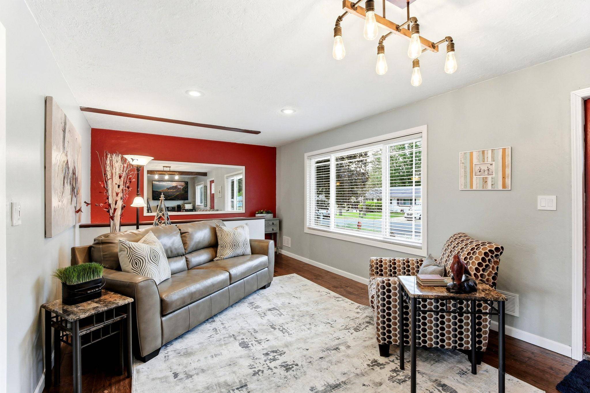 1821 Maple ST, Hastings, MN 55033