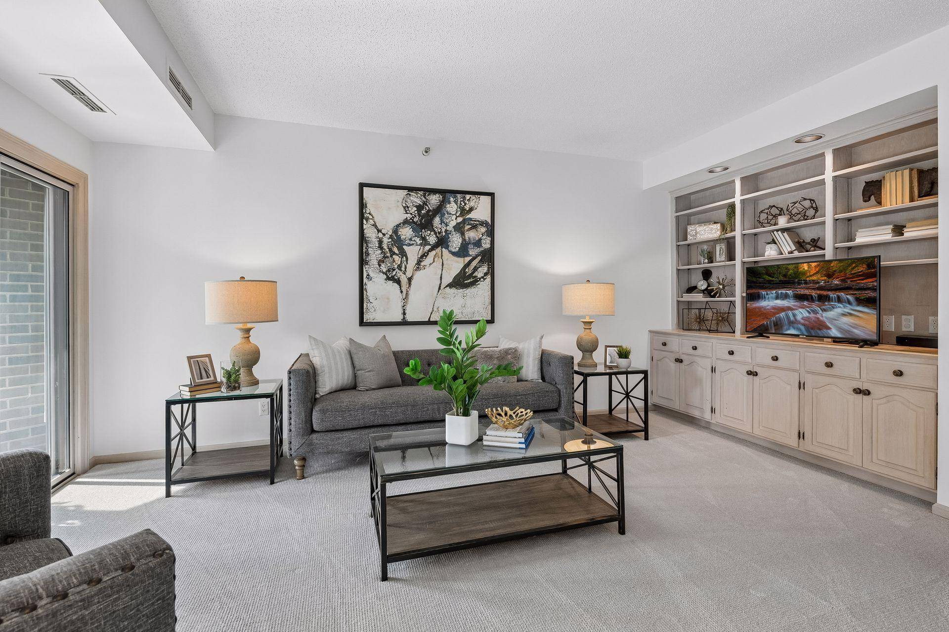 1235 Yale PL #709, Minneapolis, MN 55403