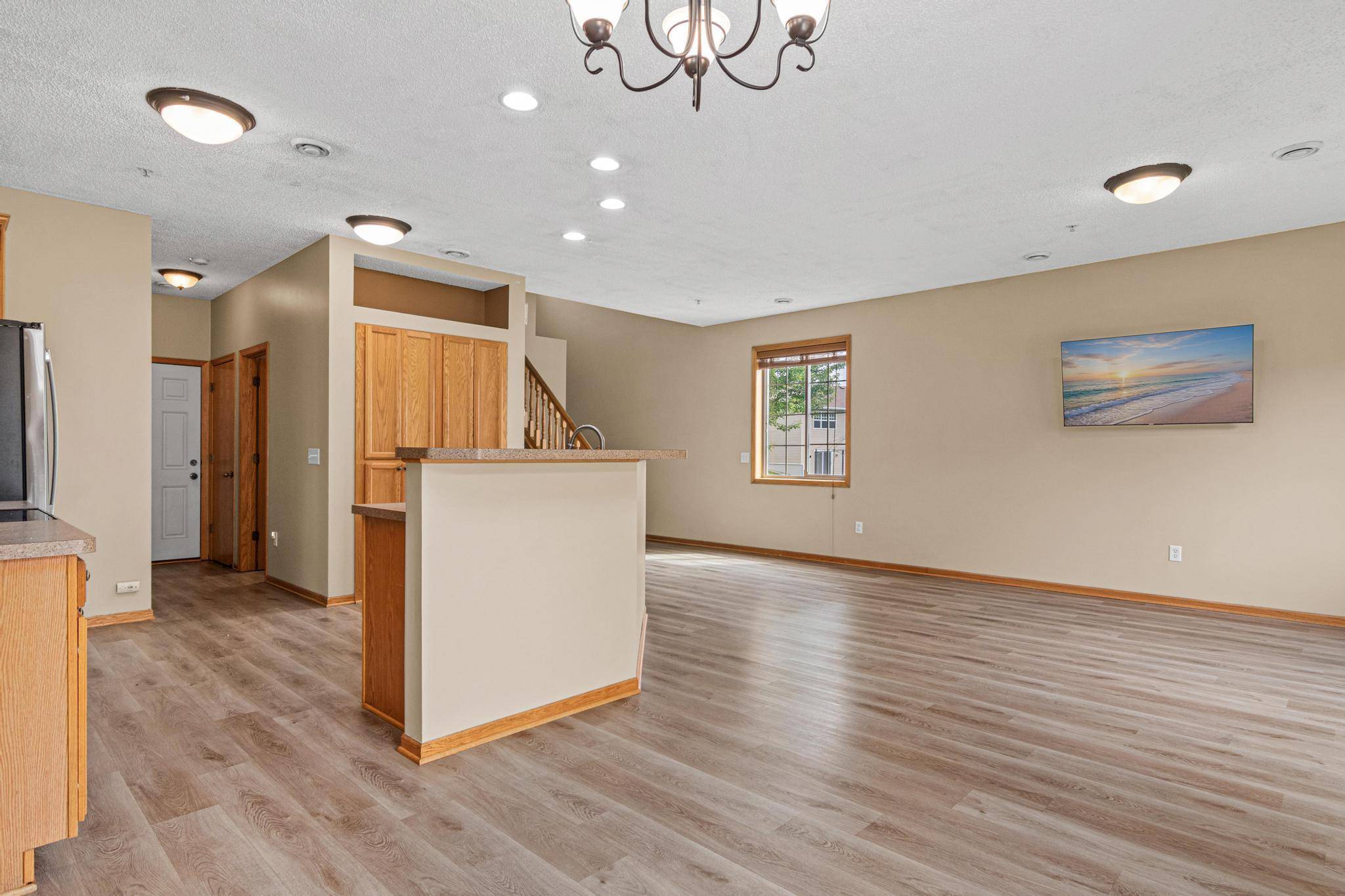 211 Stallion LN, Lino Lakes, MN 55014