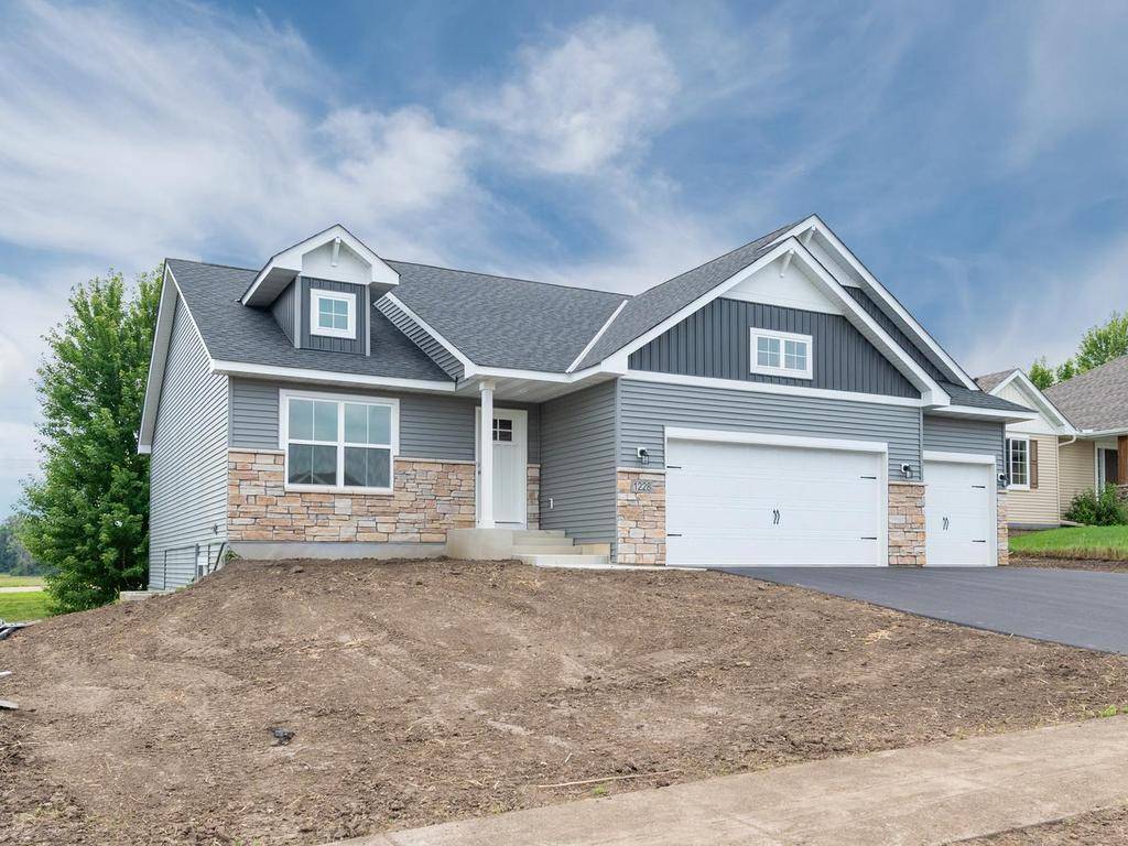 1228 Olivia ST SE, New Prague, MN 56071