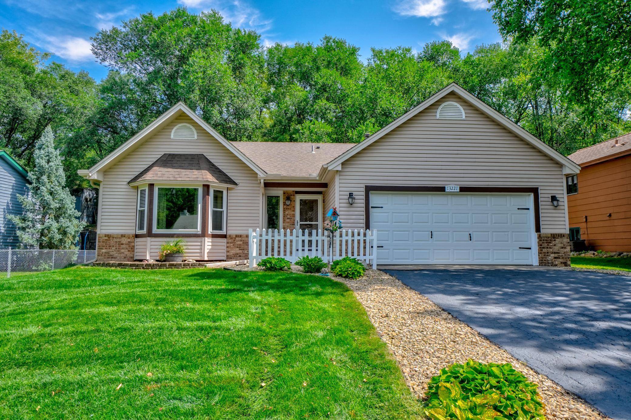 13221 Court PL, Burnsville, MN 55337
