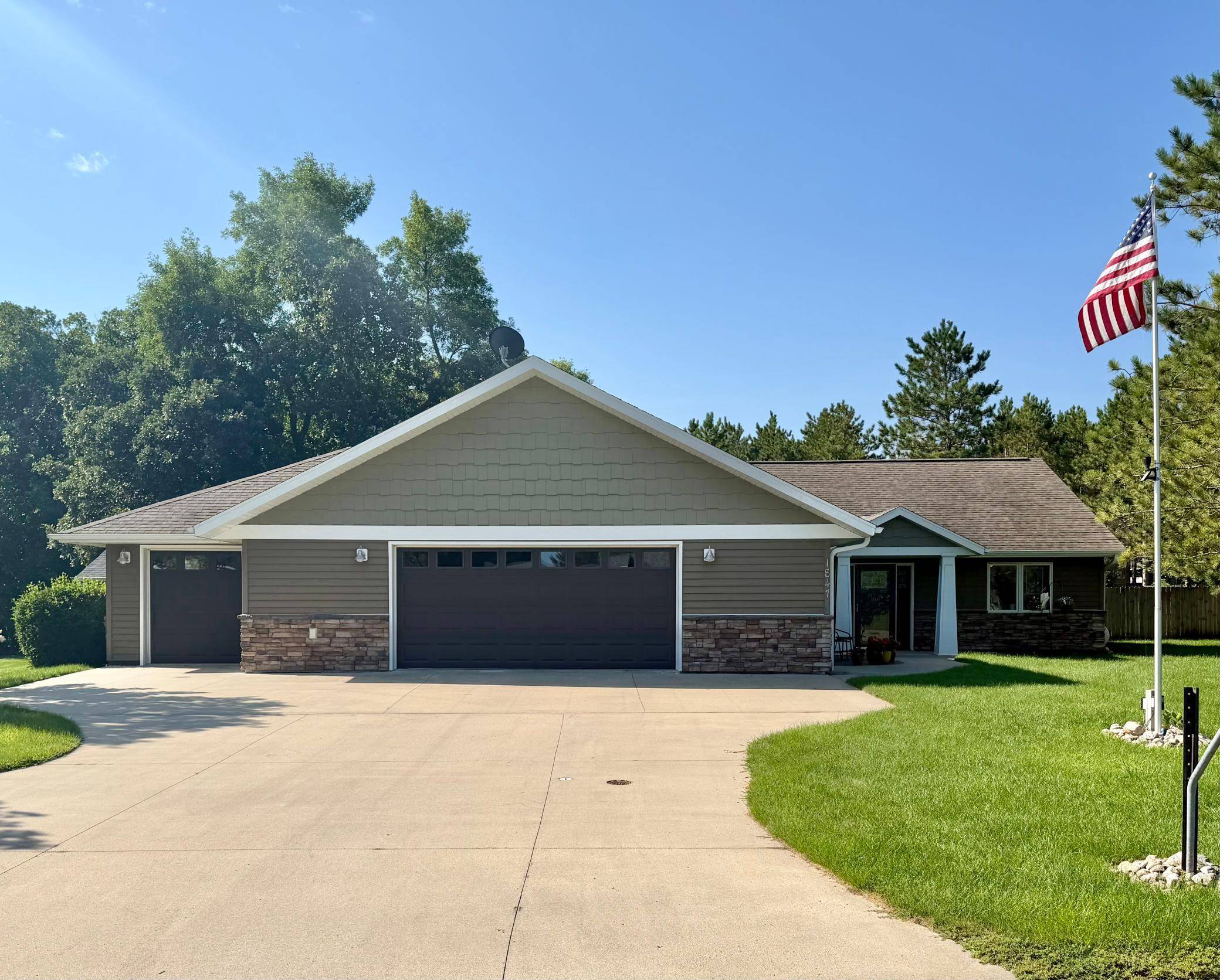 1847 Spruce Grove TRL, Detroit Lakes, MN 56501