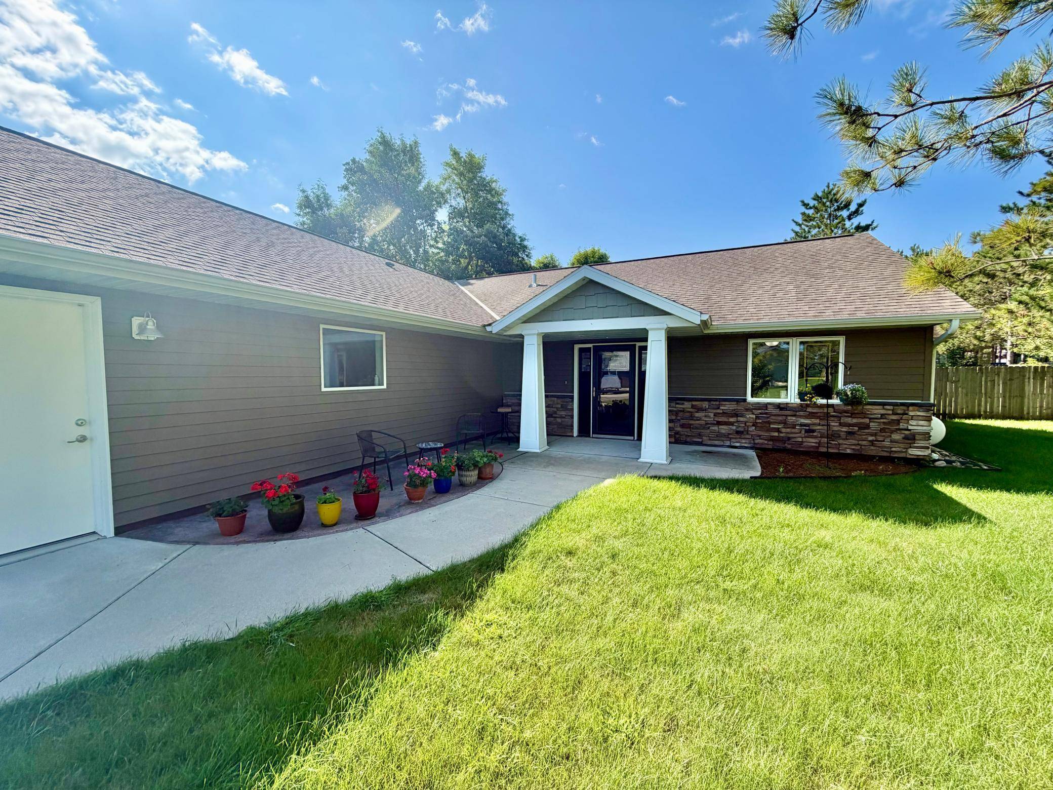1847 Spruce Grove TRL, Detroit Lakes, MN 56501