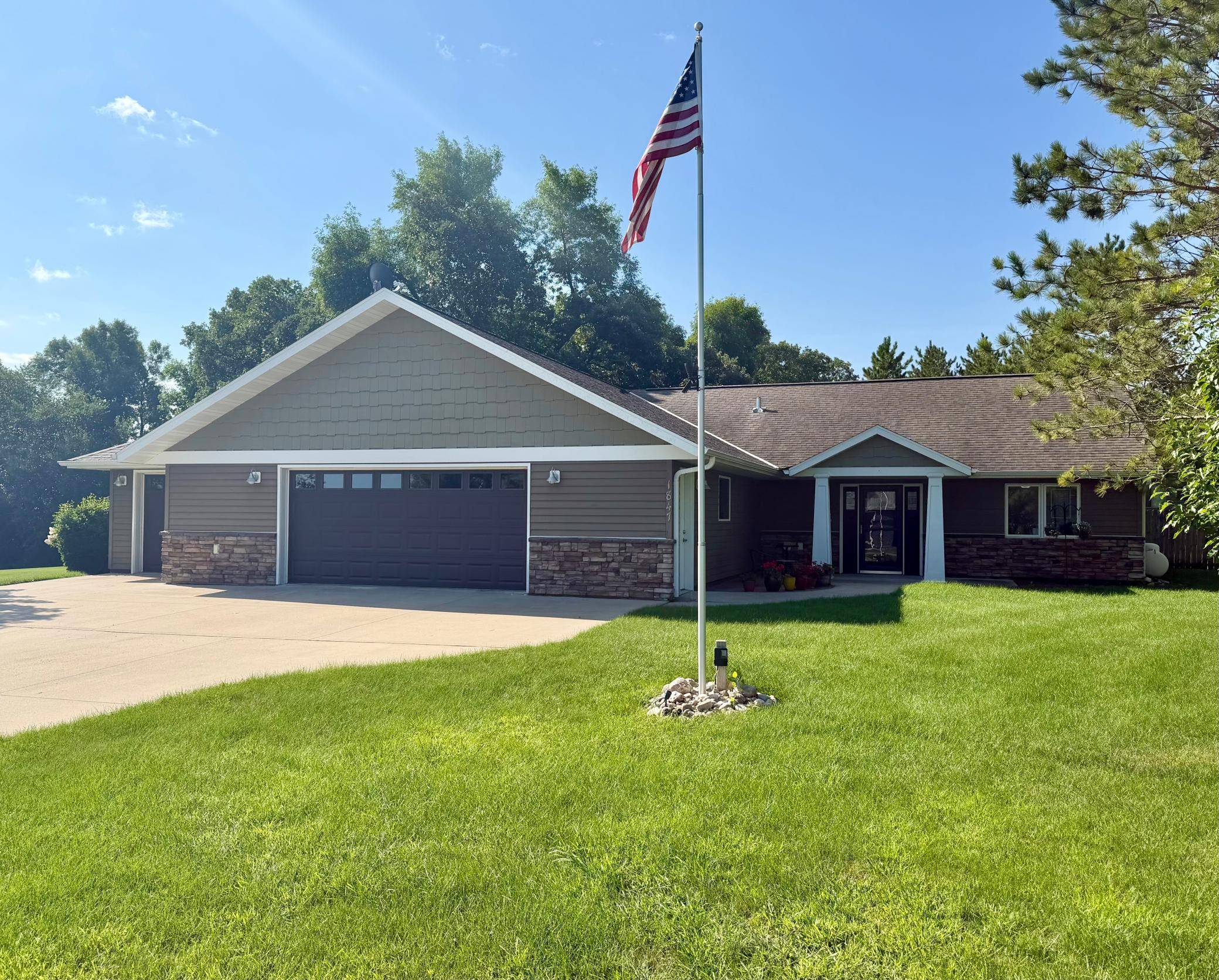 1847 Spruce Grove TRL, Detroit Lakes, MN 56501