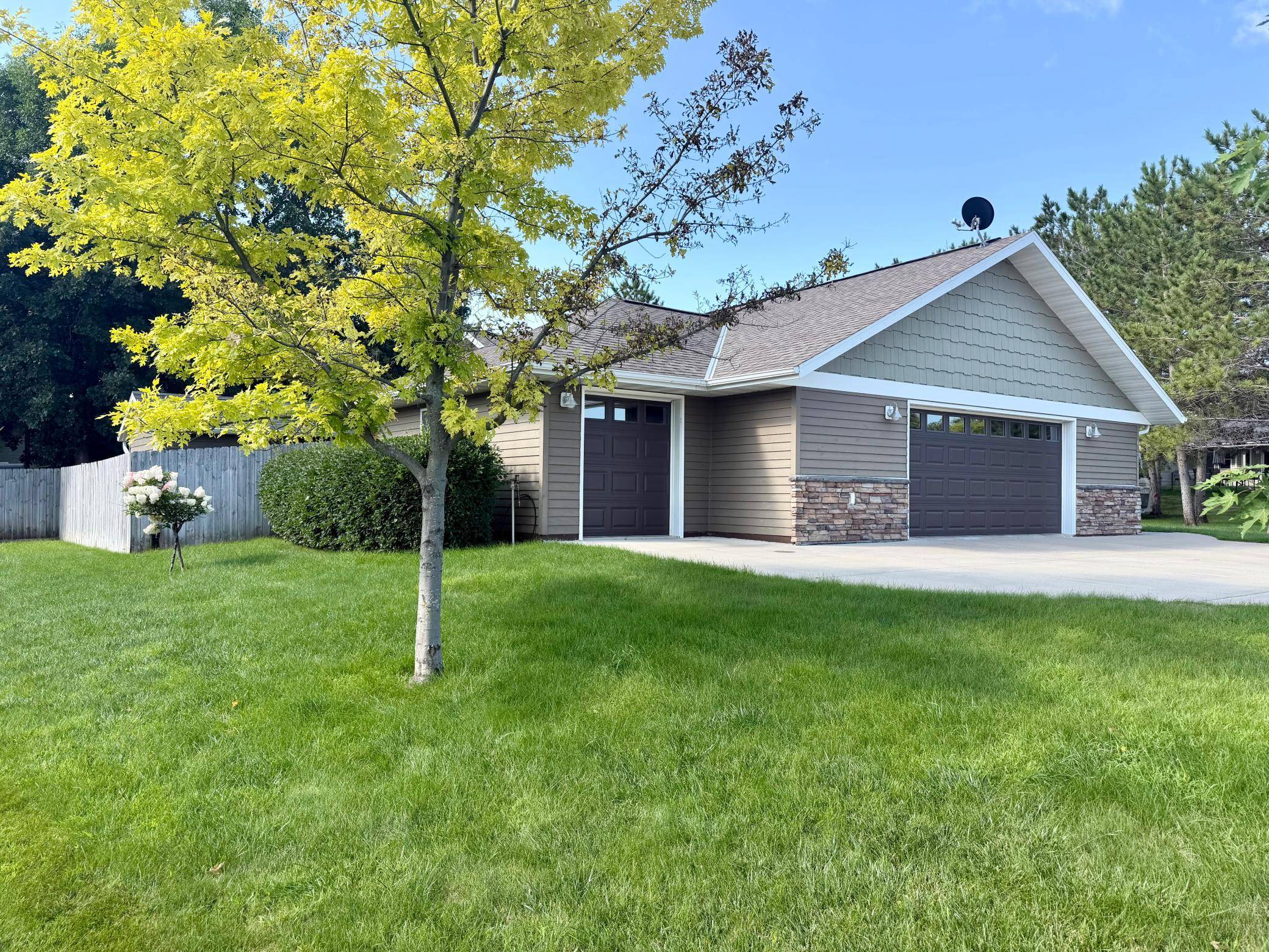 1847 Spruce Grove TRL, Detroit Lakes, MN 56501