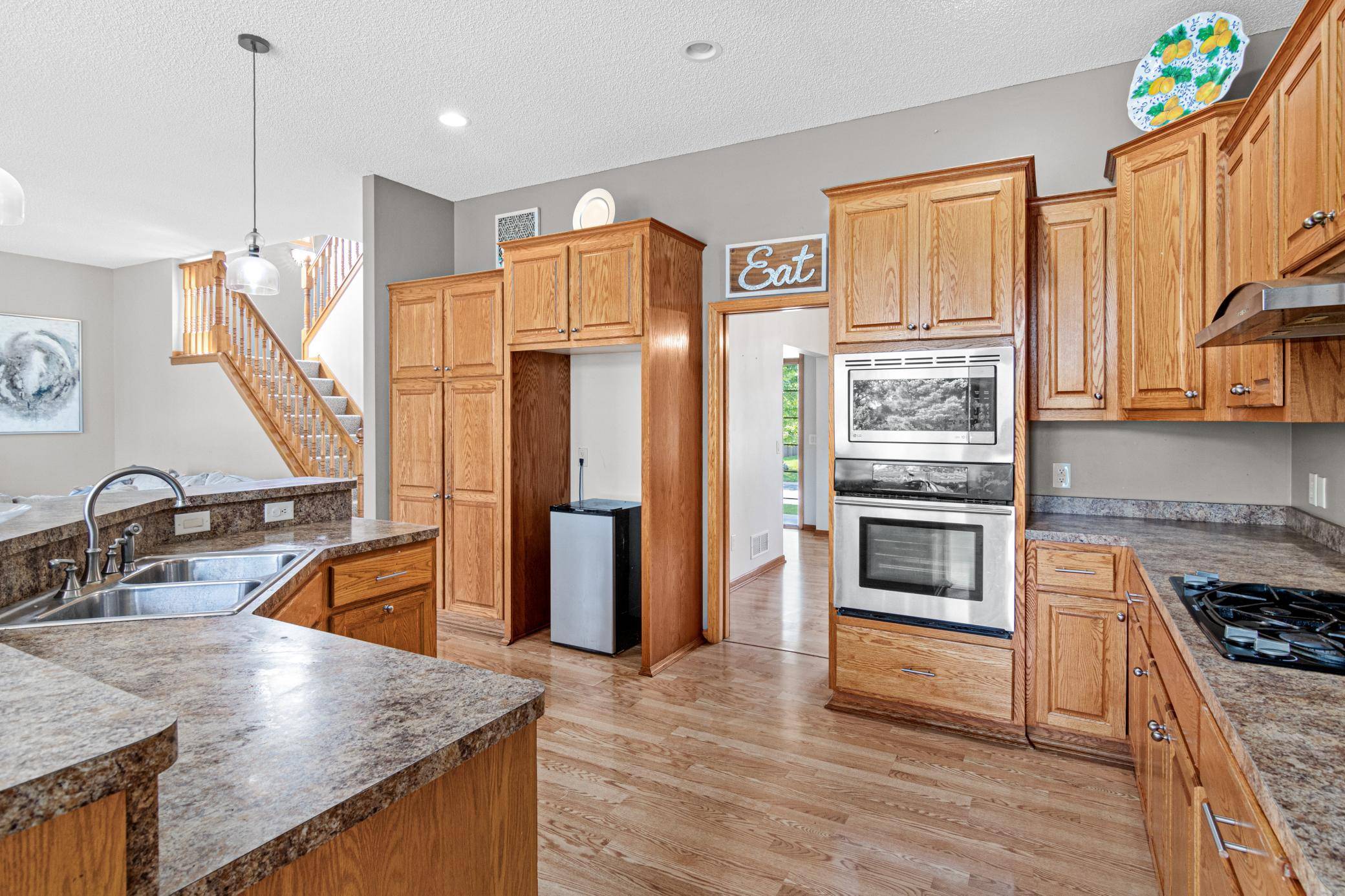 20710 Helena LN, Lakeville, MN 55044