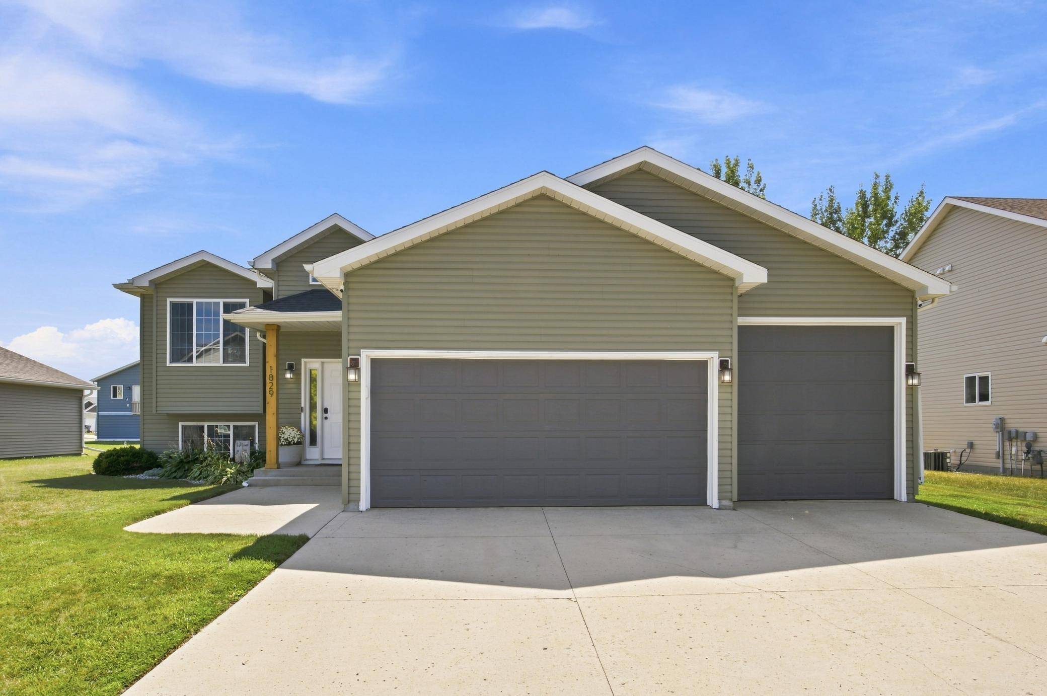1829 43rd AVE S, Moorhead, MN 56560