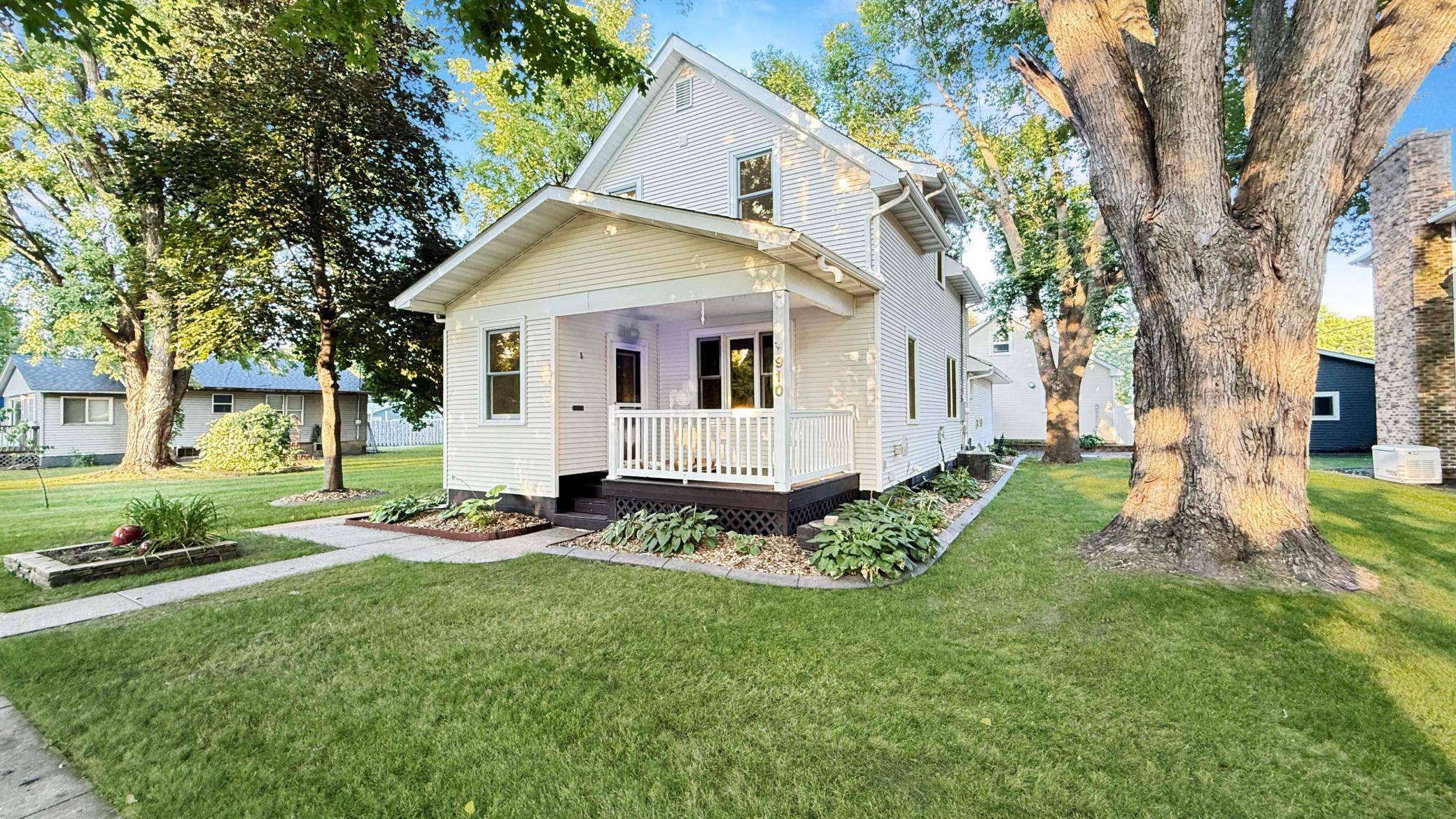 910 N 5th ST, Montevideo, MN 56265