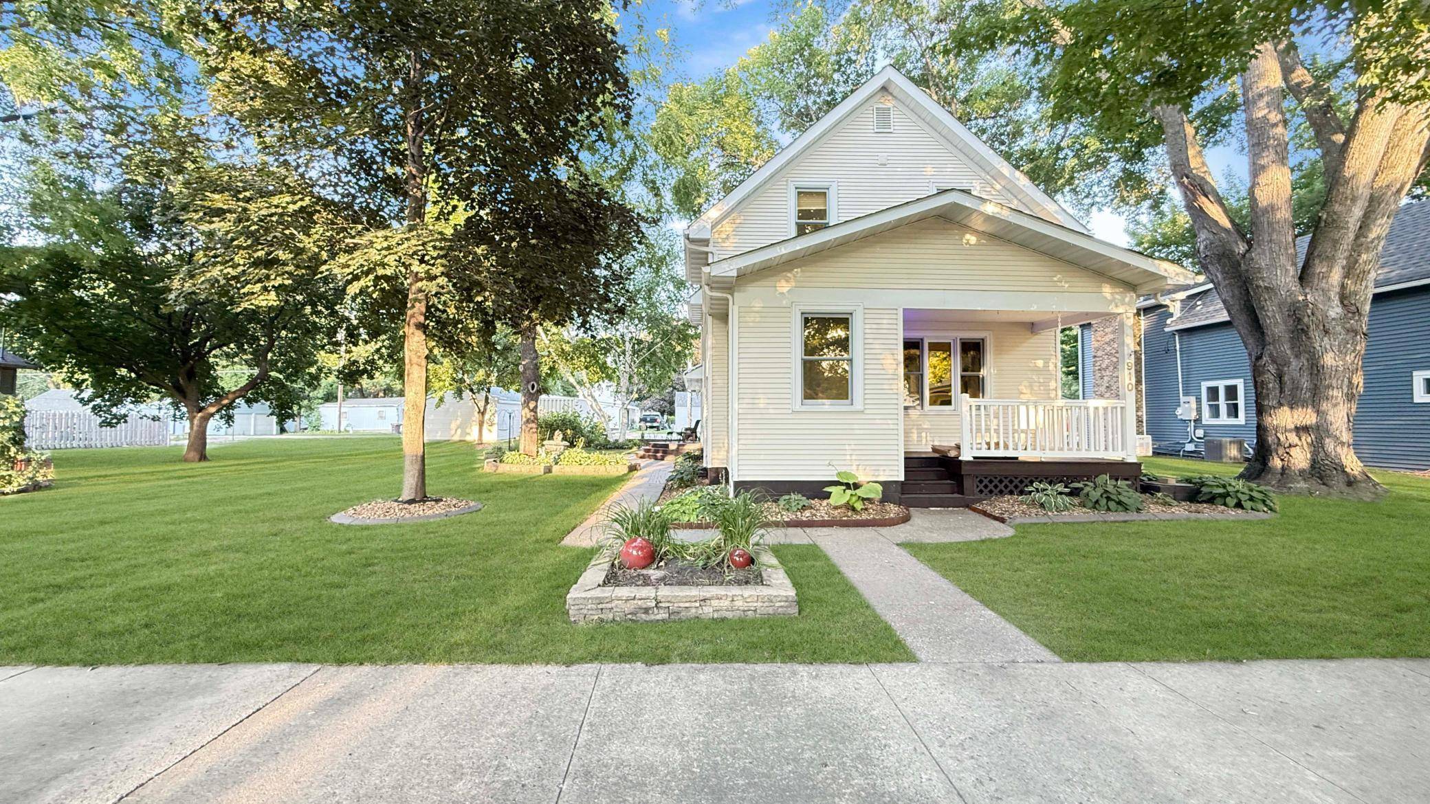 910 N 5th ST, Montevideo, MN 56265