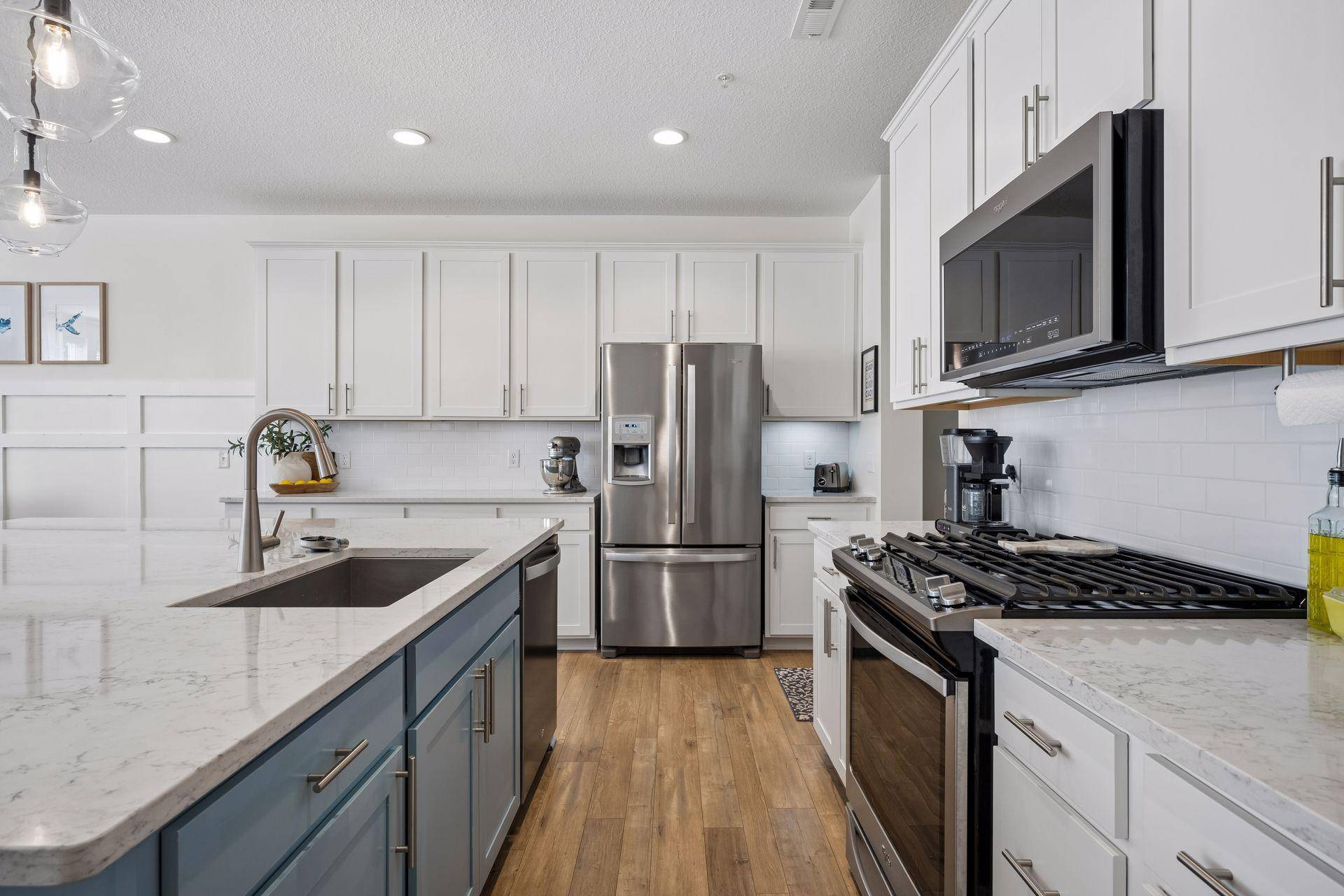 7152 Walnut Grove LN N, Maple Grove, MN 55311