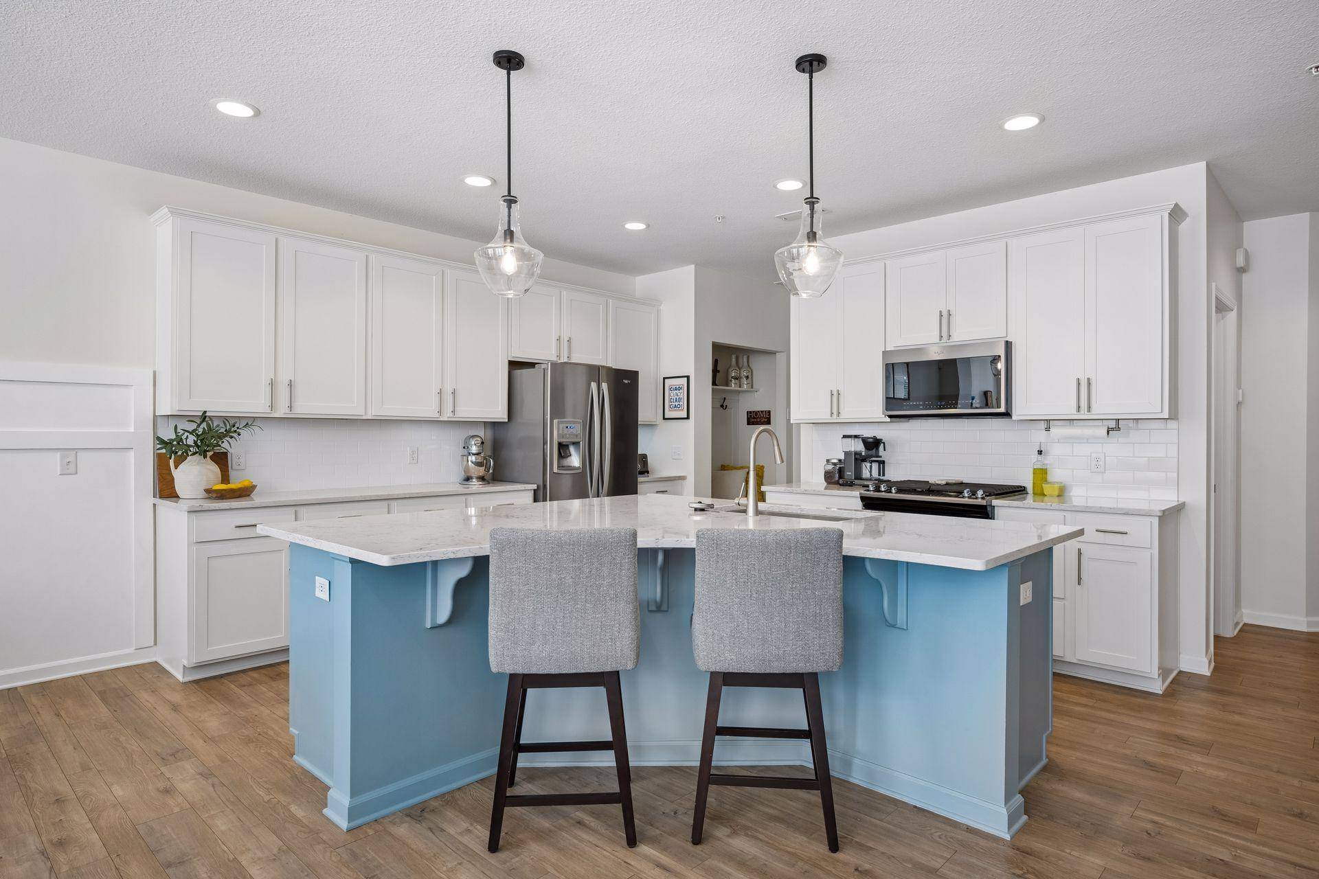 7152 Walnut Grove LN N, Maple Grove, MN 55311