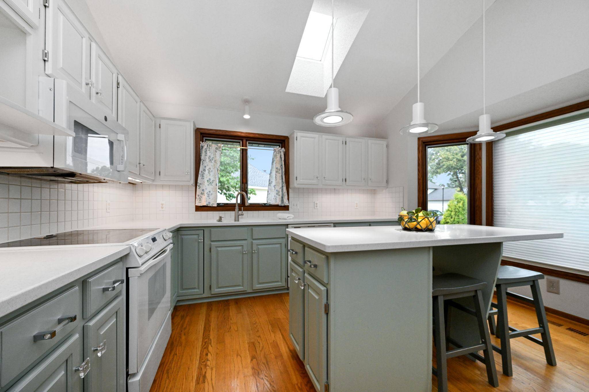 14624 Hanover LN, Apple Valley, MN 55124