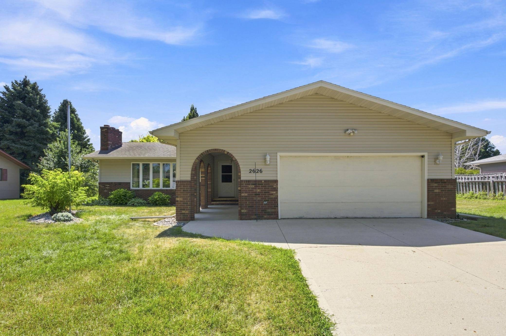 2626 Eastgate DR S, Fargo, ND 58103
