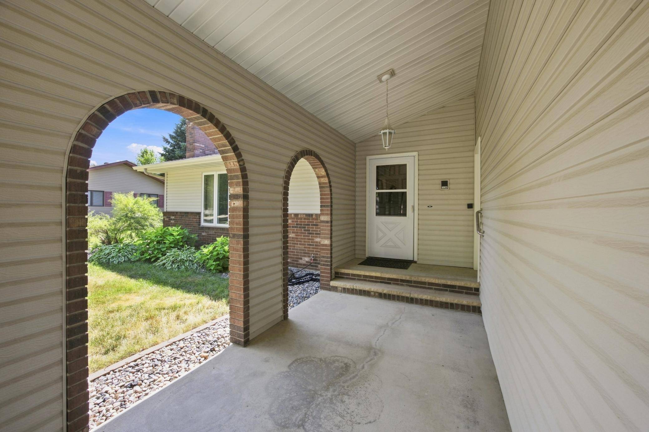 2626 Eastgate DR S, Fargo, ND 58103