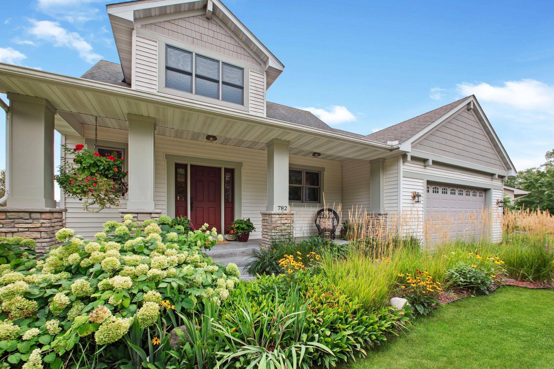 782 New Century BLVD S, Maplewood, MN 55119