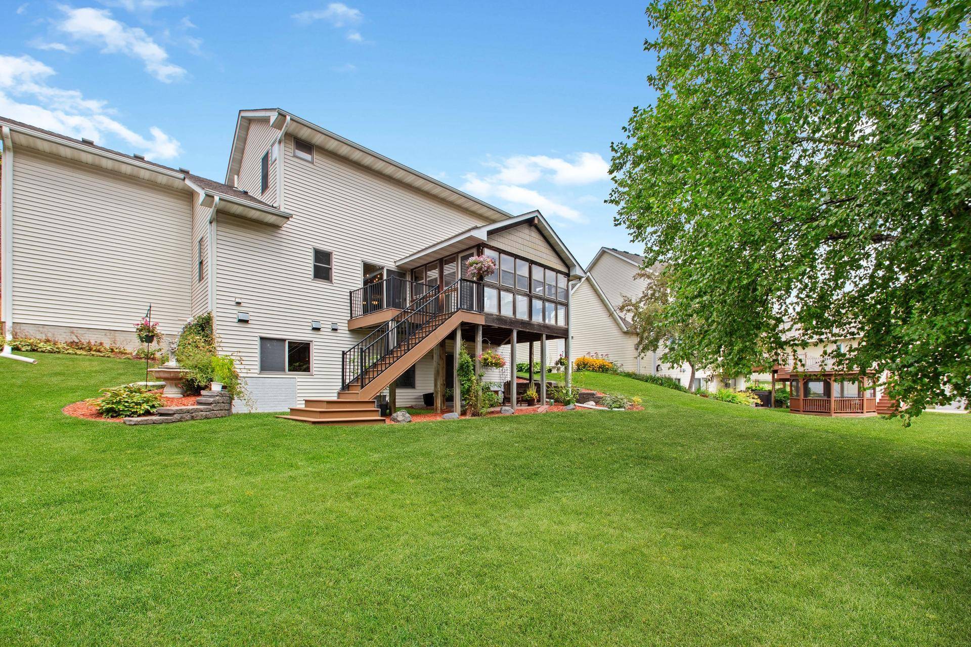 782 New Century BLVD S, Maplewood, MN 55119