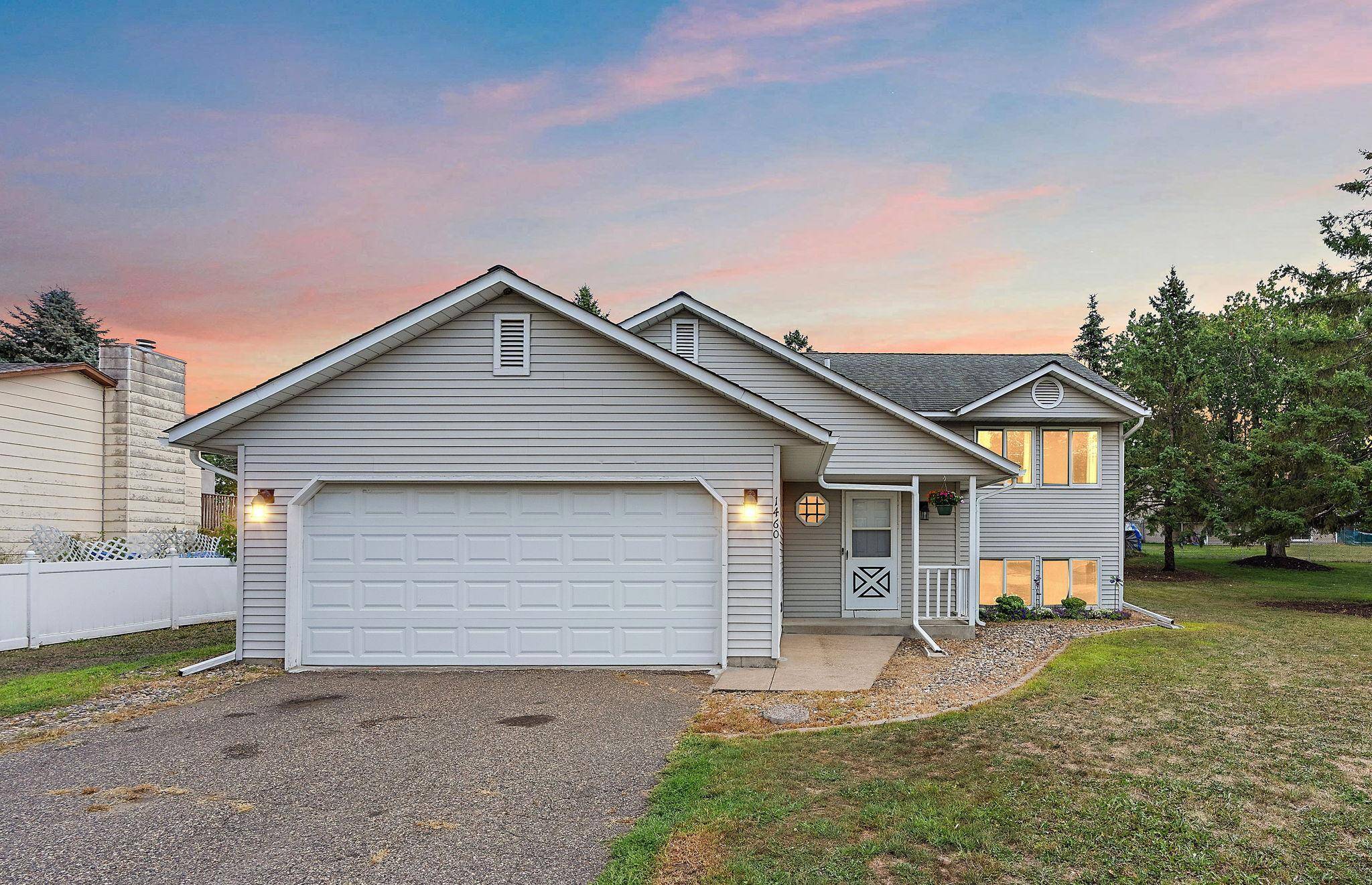 1460 Laurel AVE, Saint Paul Park, MN 55071