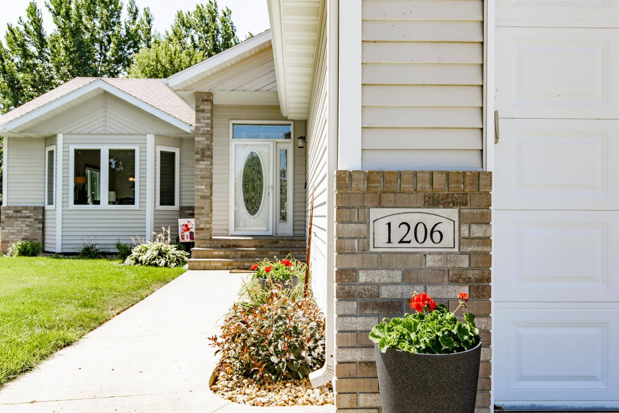 1206 47th AVE N, Fargo, ND 58102