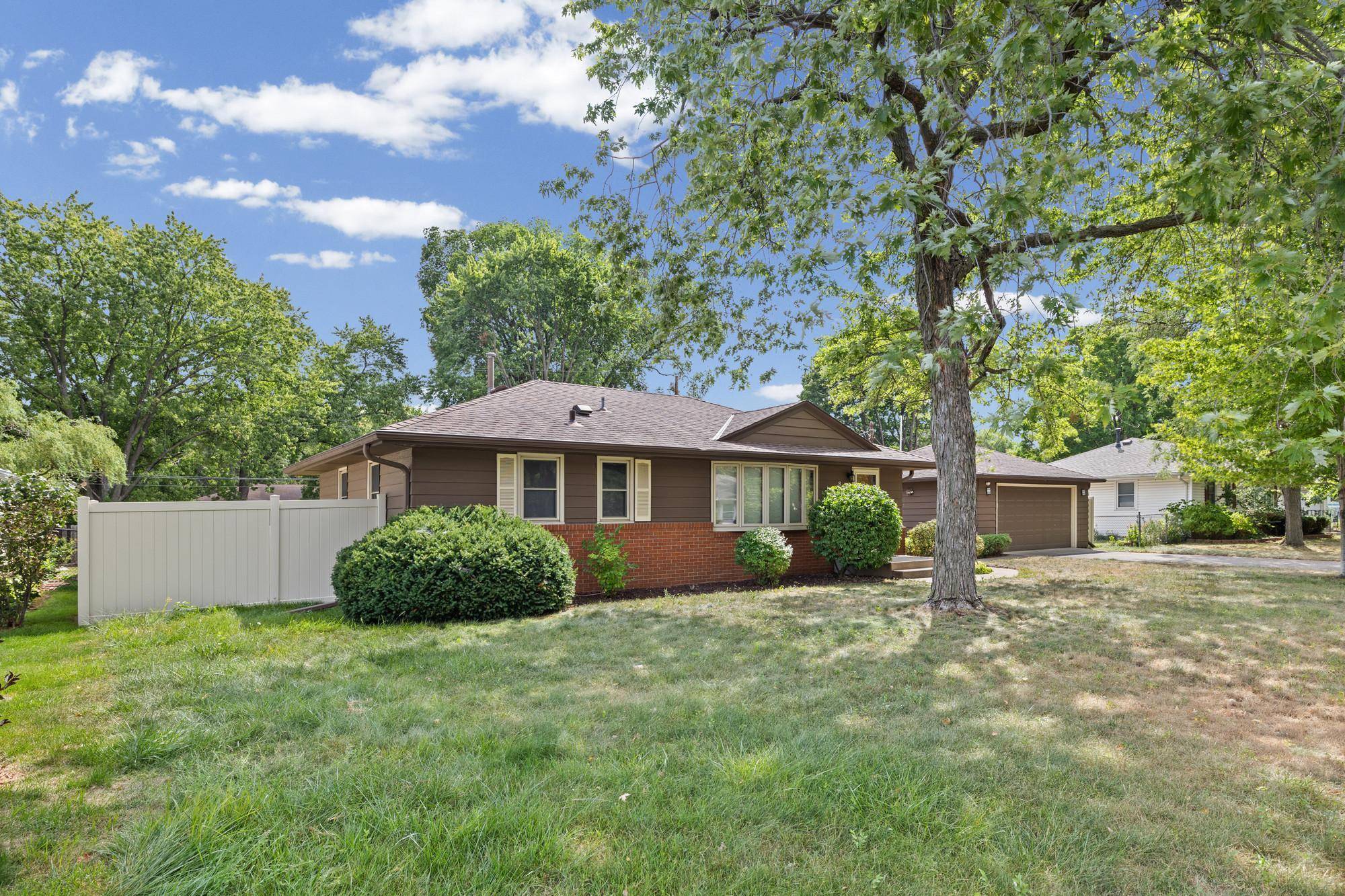 8209 Knox AVE S, Bloomington, MN 55431