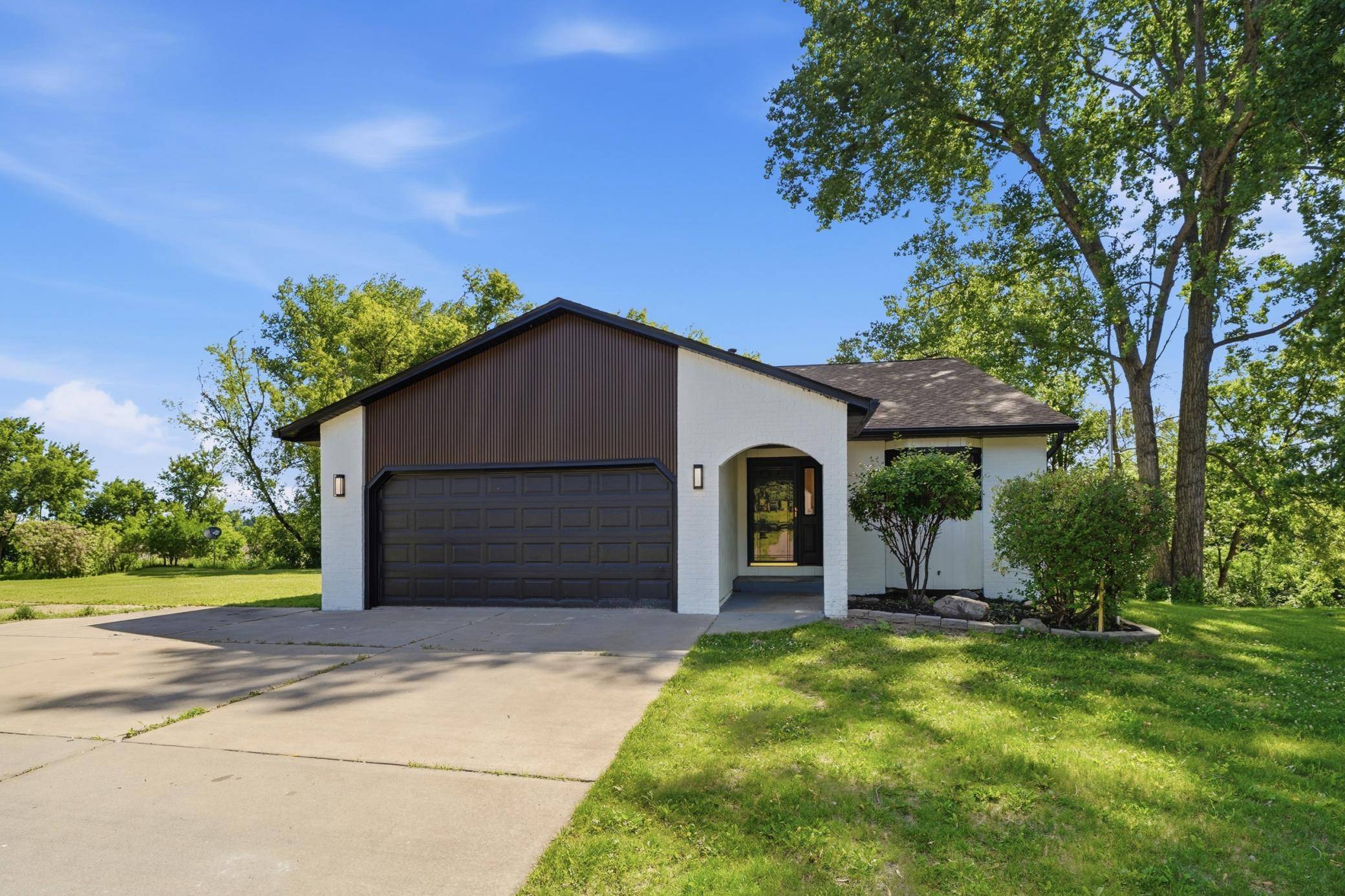 5710 Jenni LN, White Bear Twp, MN 55110