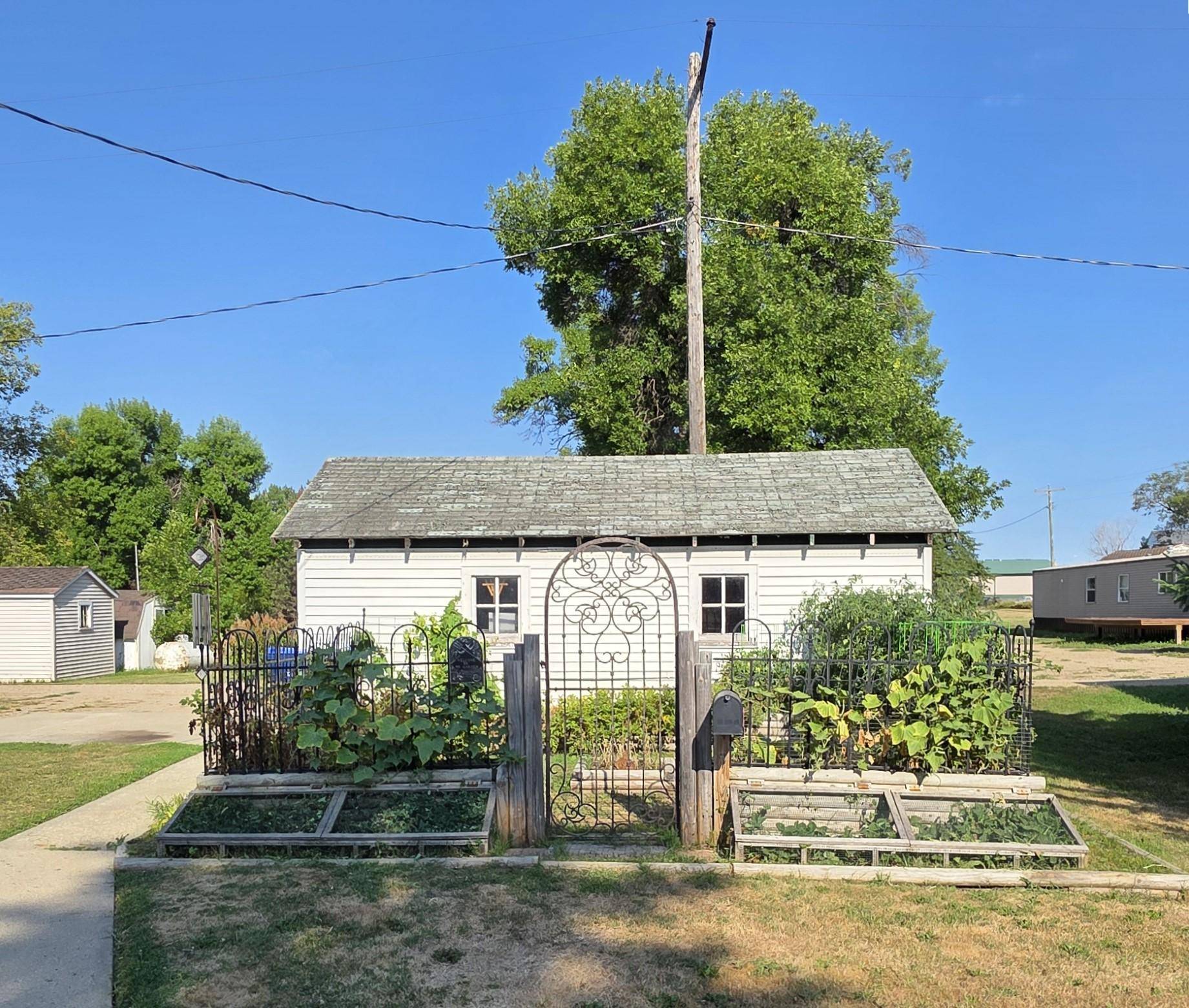 109 5th ST, Kathryn, ND 58049