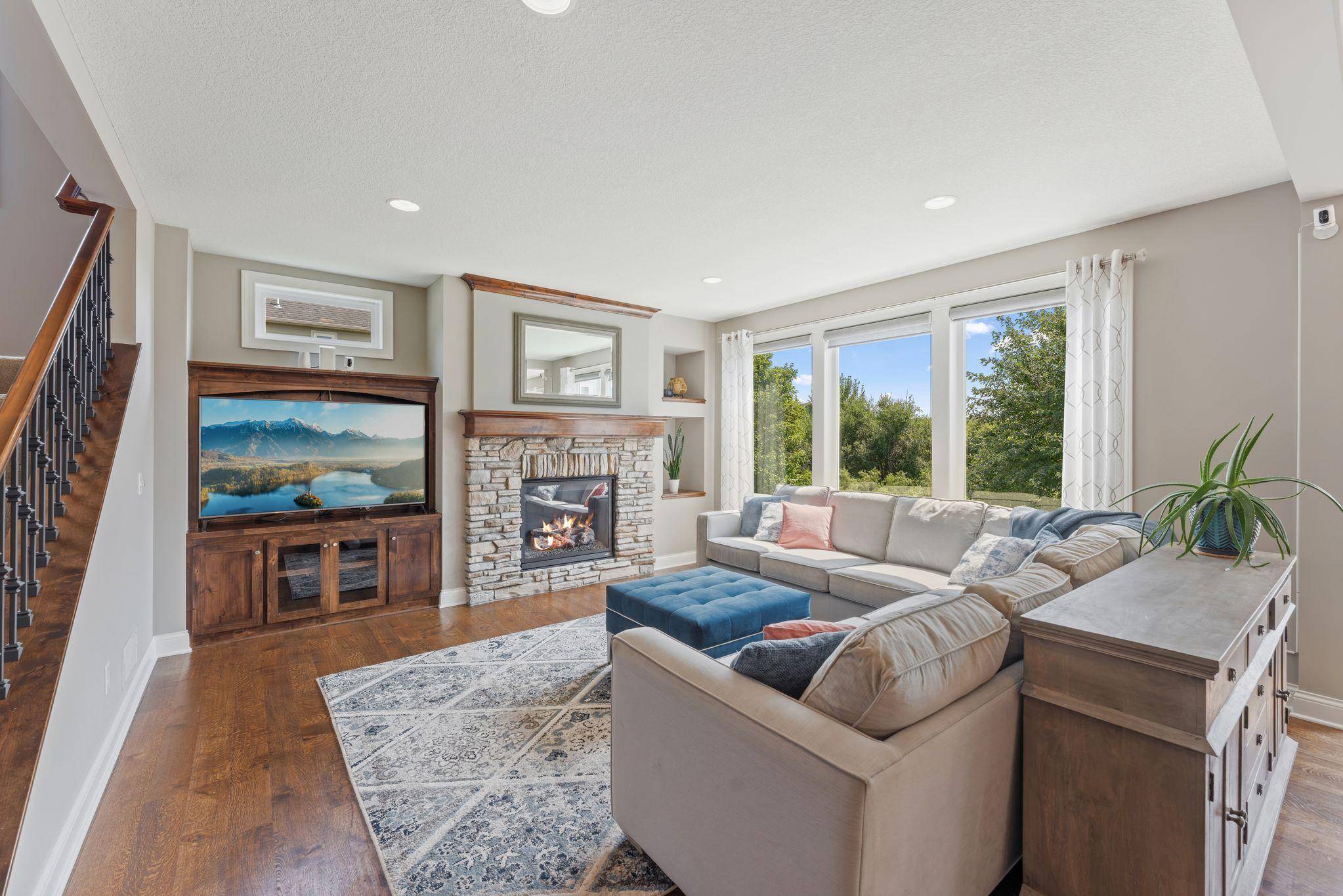 10 Crescent LN, North Oaks, MN 55127
