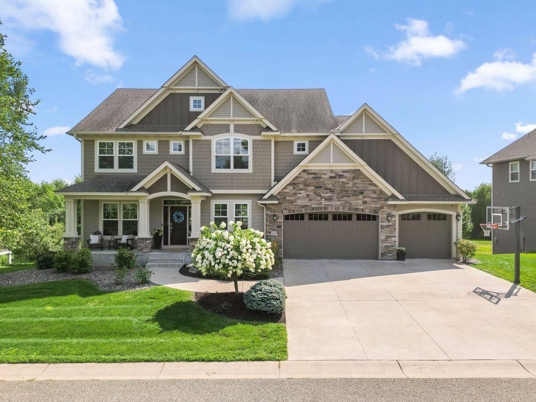 10 Crescent LN, North Oaks, MN 55127