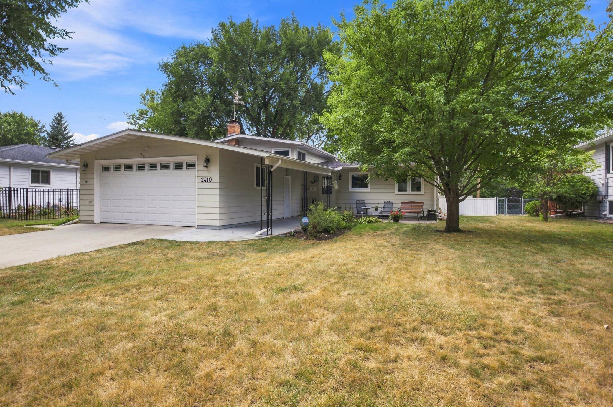 2410 Evergreen RD N, Fargo, ND 58102