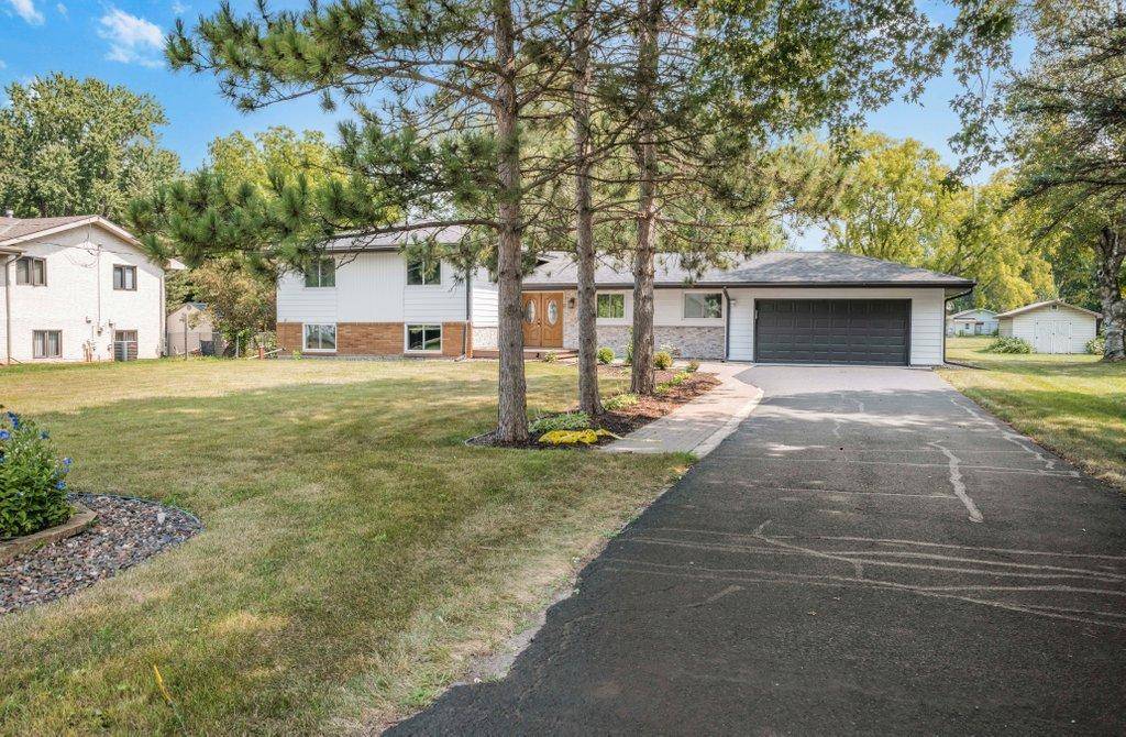 2958 Vanderbie ST, Little Canada, MN 55117