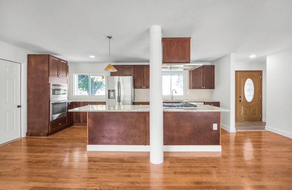 2958 Vanderbie ST, Little Canada, MN 55117