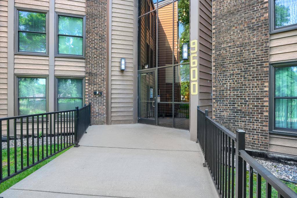 9600 Portland AVE S #317, Bloomington, MN 55420