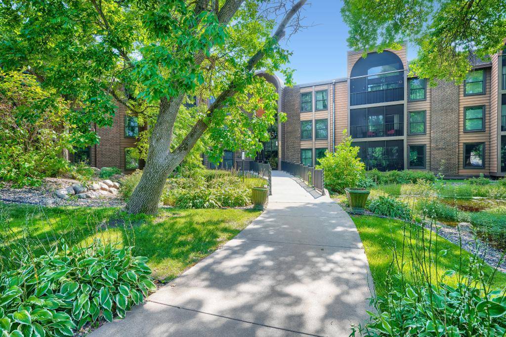 9600 Portland AVE S #317, Bloomington, MN 55420