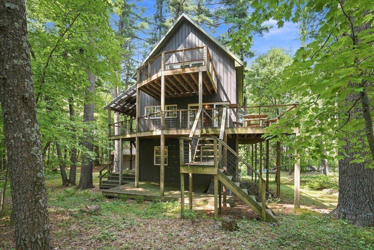 530 Round Lake CT, Osceola, WI 54020