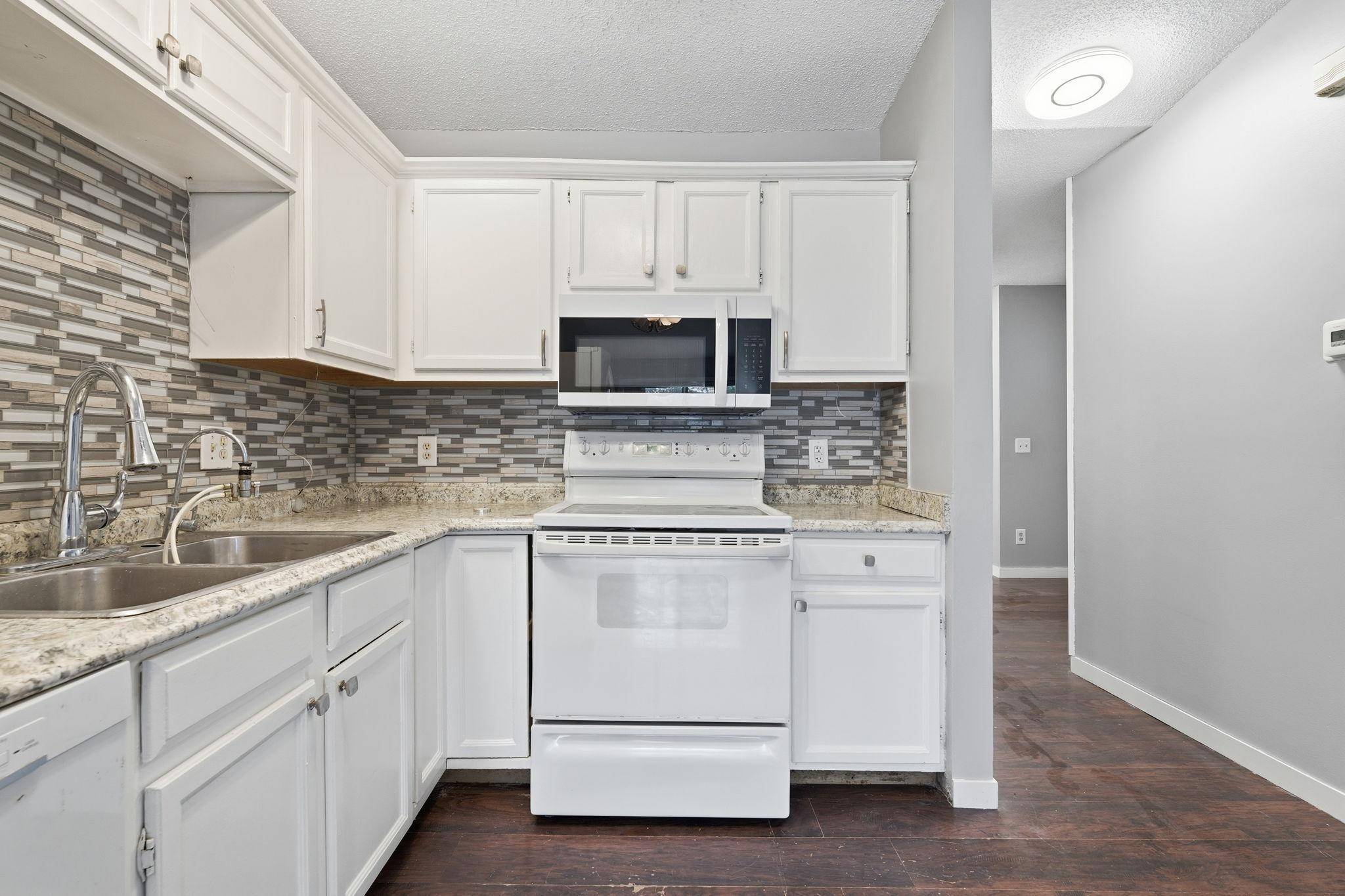207 Shawnee TRL, Shakopee, MN 55379