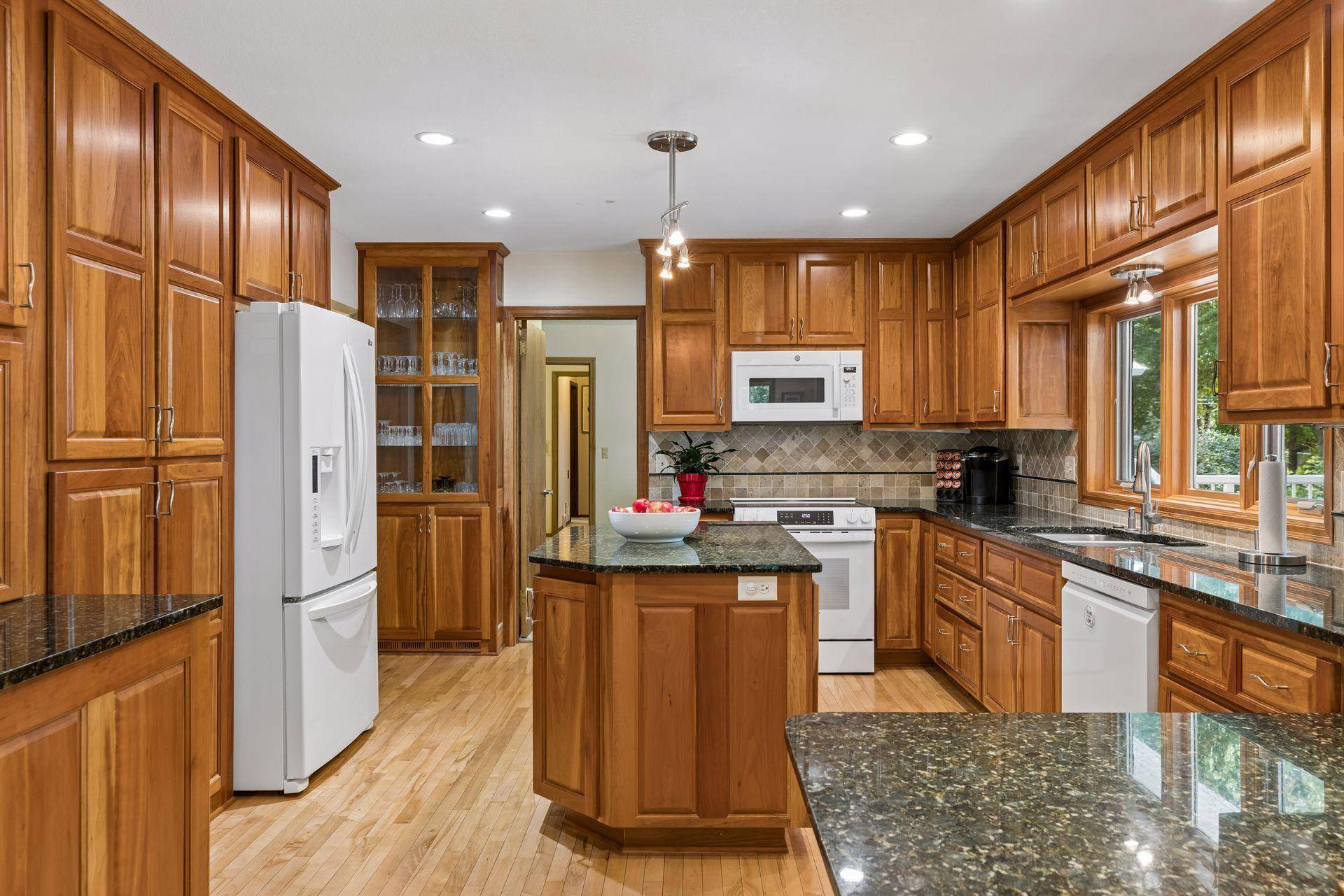 12915 Lone Oak DR, Minnetonka, MN 55305