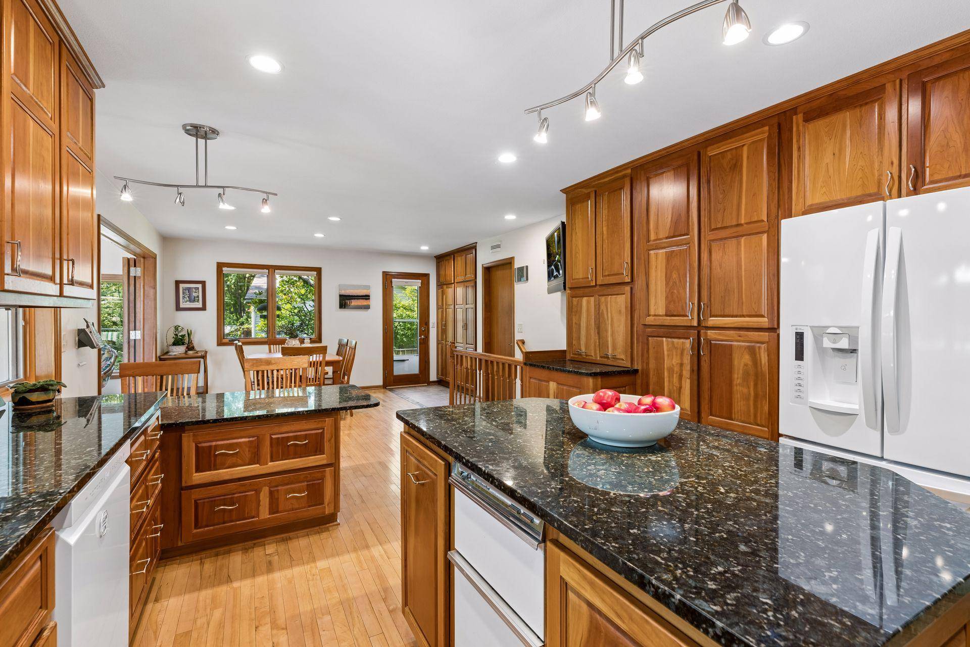 12915 Lone Oak DR, Minnetonka, MN 55305
