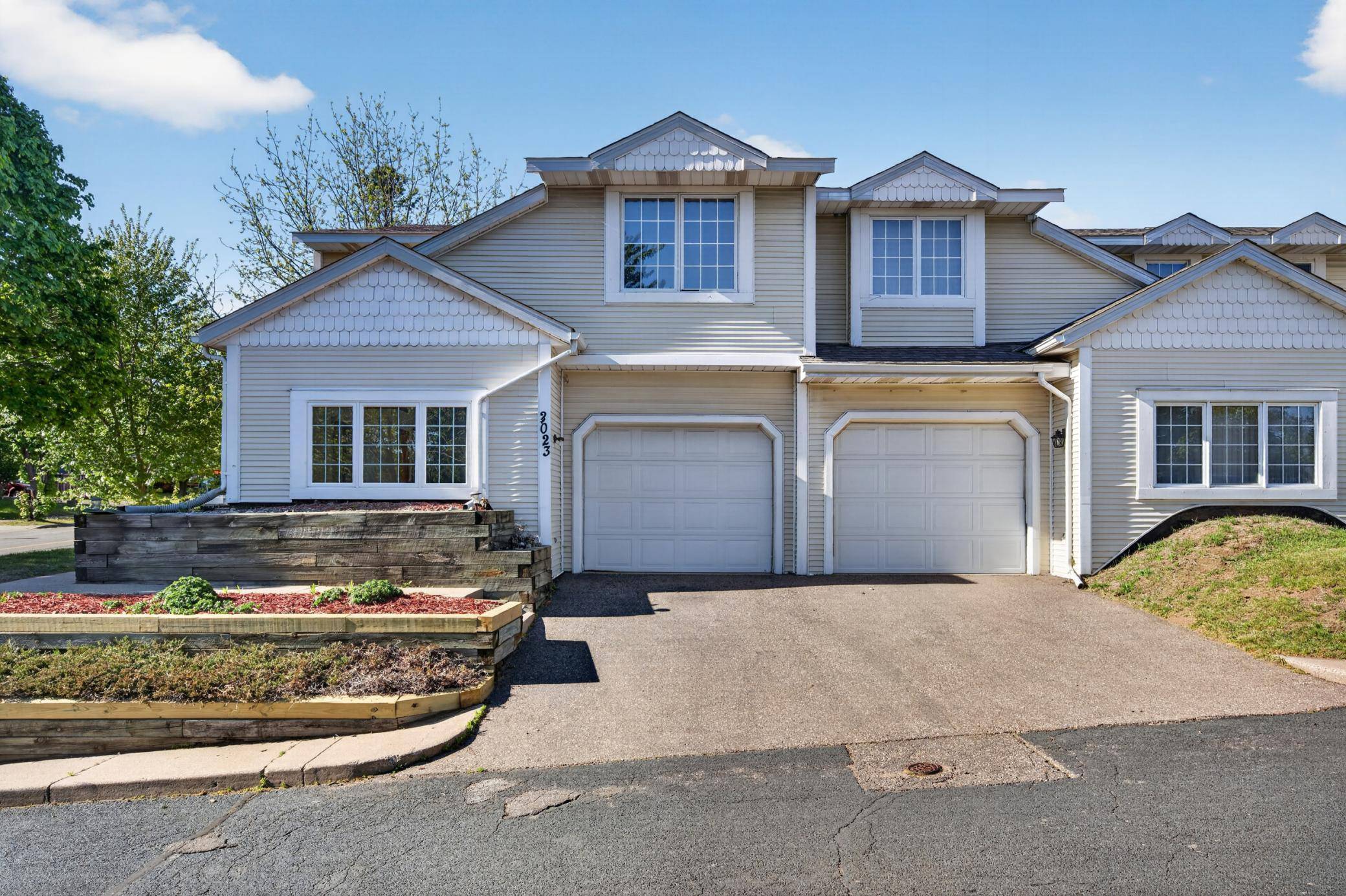 2023 Parkside DR, Saint Paul, MN 55119