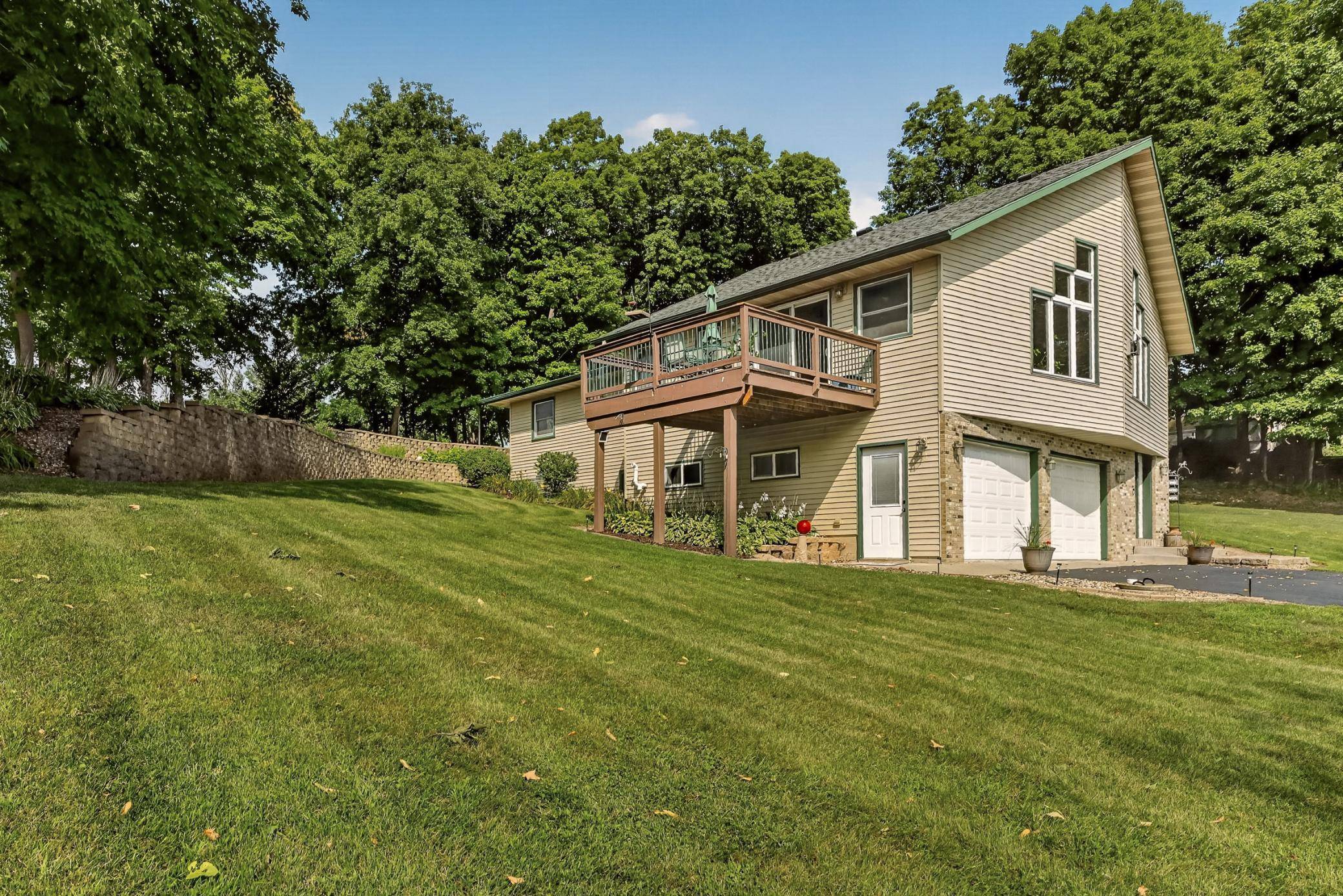 700 8th ST SW, Pine Island, MN 55963