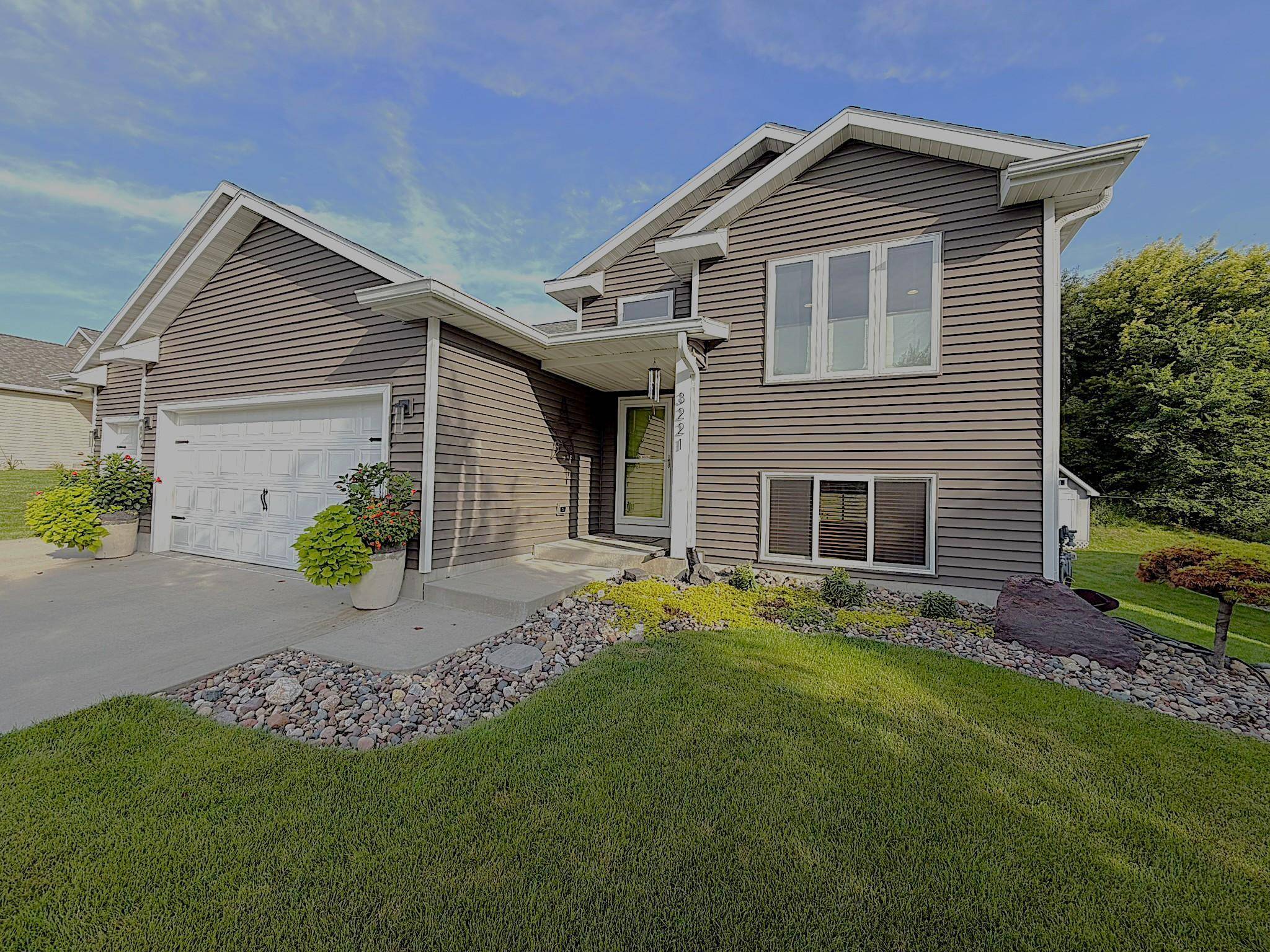 3221 Lakeridge DR NW, Rochester, MN 55901