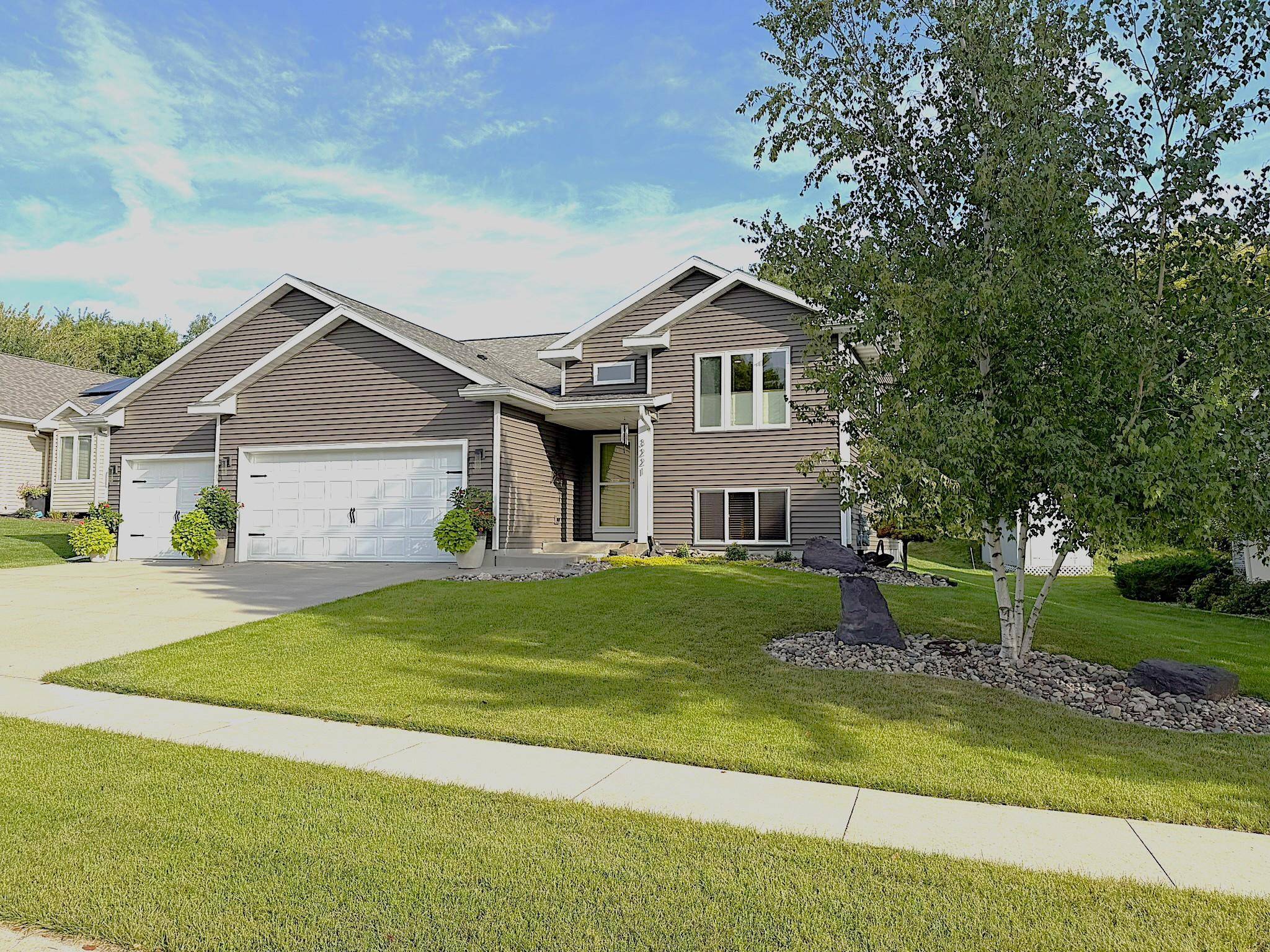 3221 Lakeridge DR NW, Rochester, MN 55901