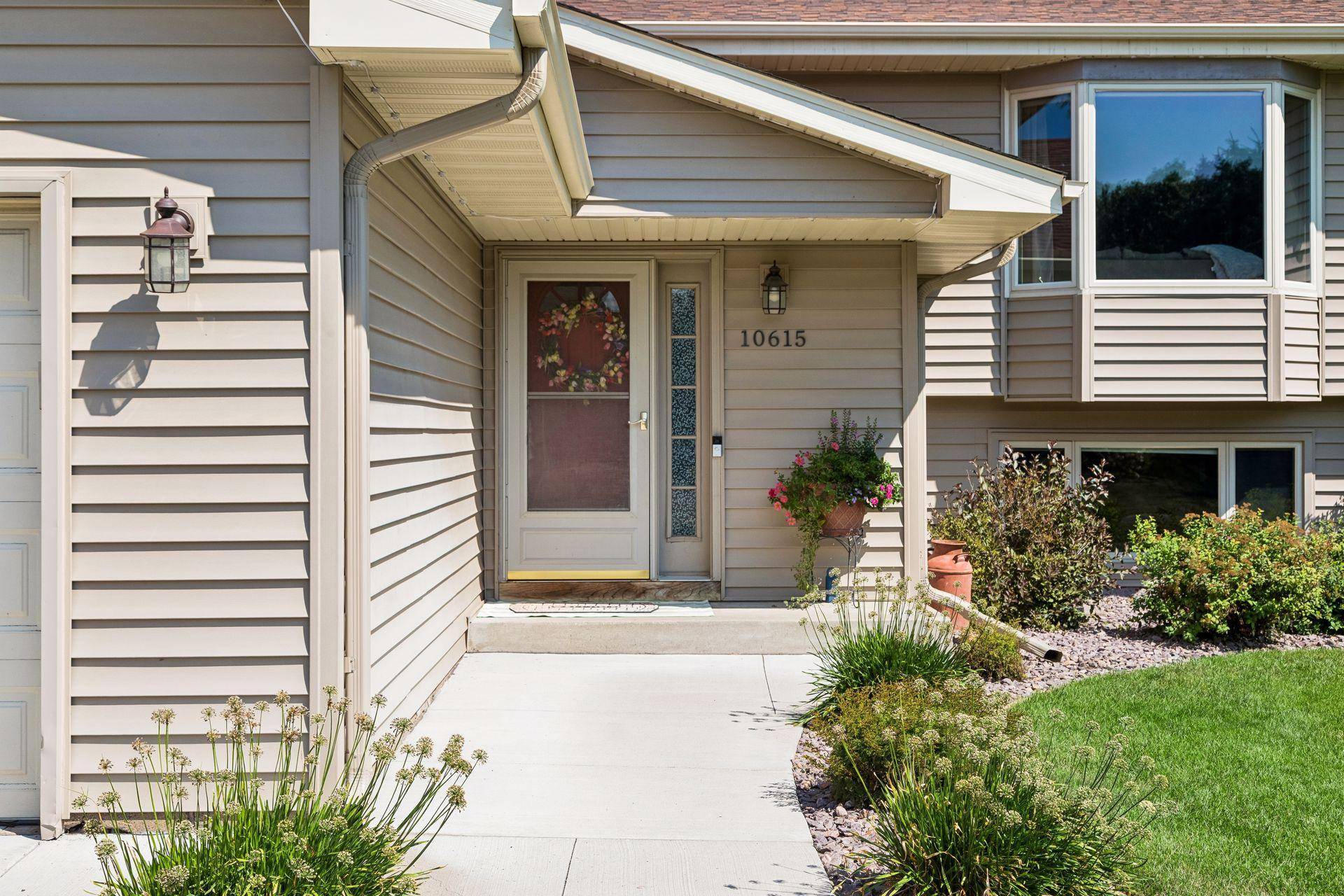 10615 Opal ST NE, Blaine, MN 55014