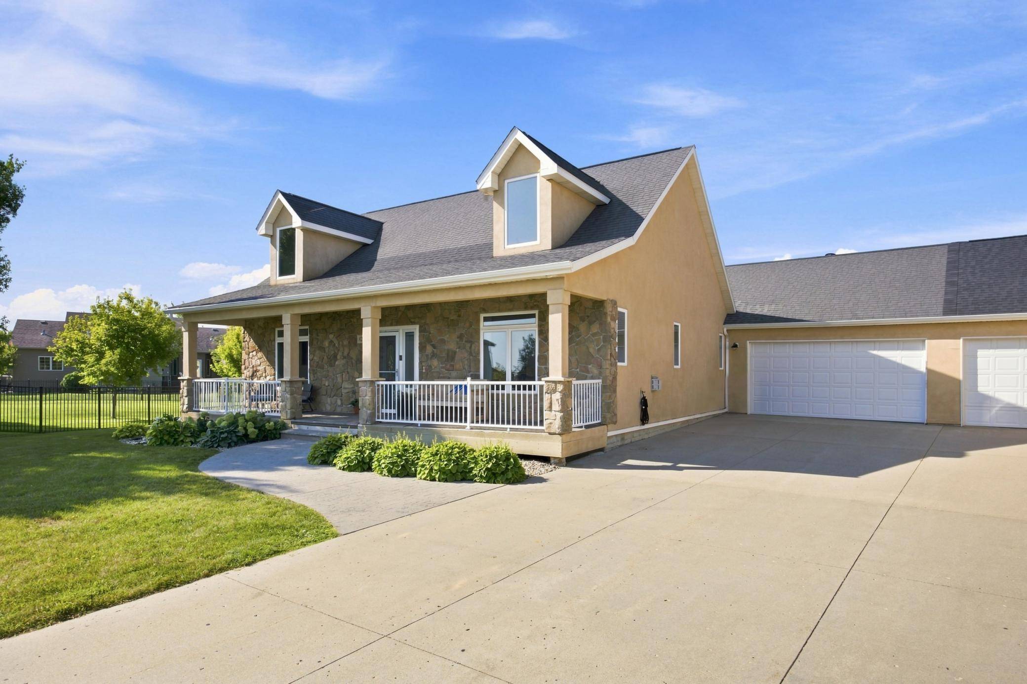 823 Birdie CT, Mapleton, ND 58059