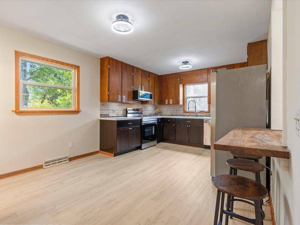 64 Cedar ST E, Motley, MN 56466