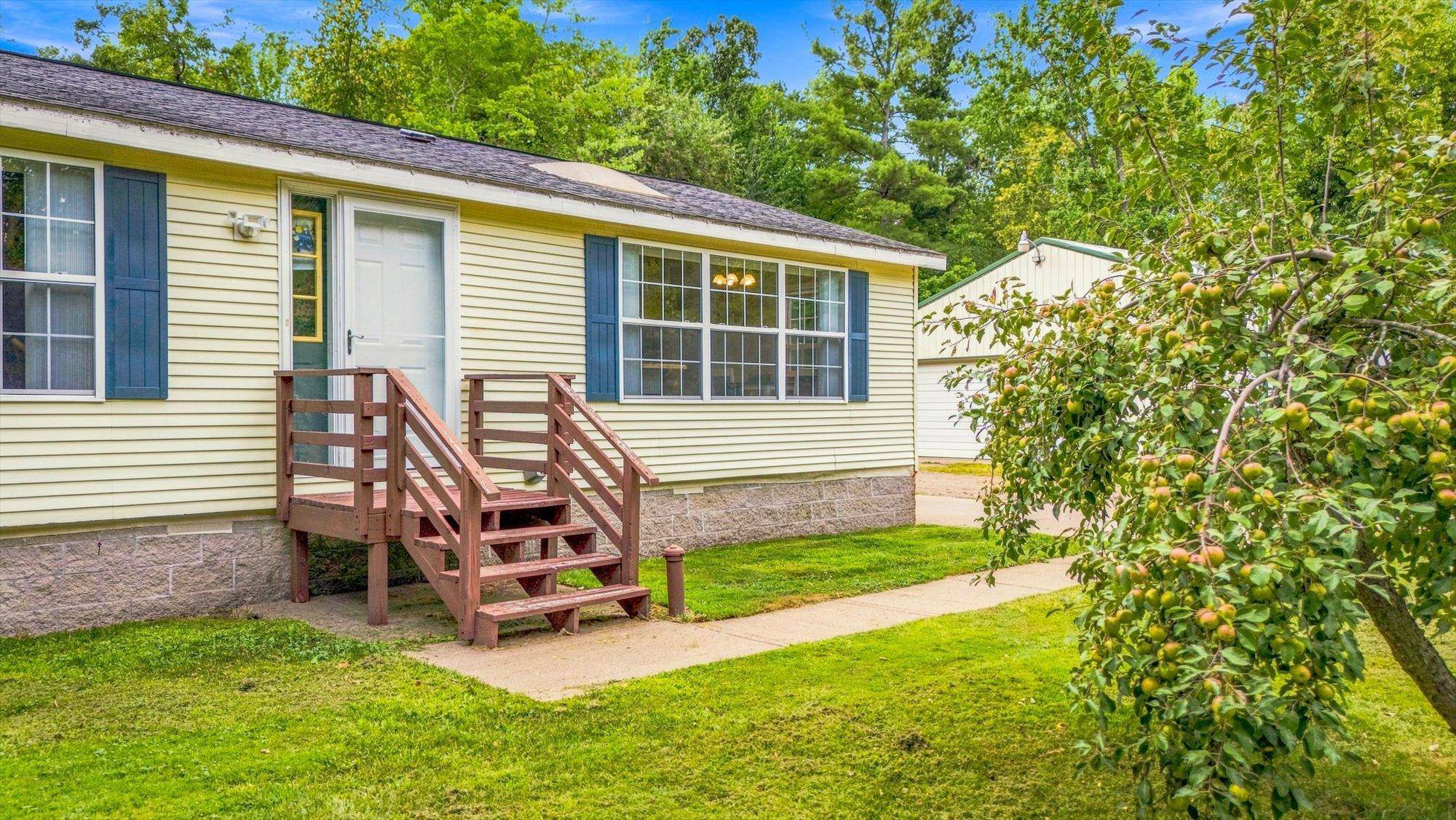 18004 Mission Creek RUN, Brook Park, MN 55007