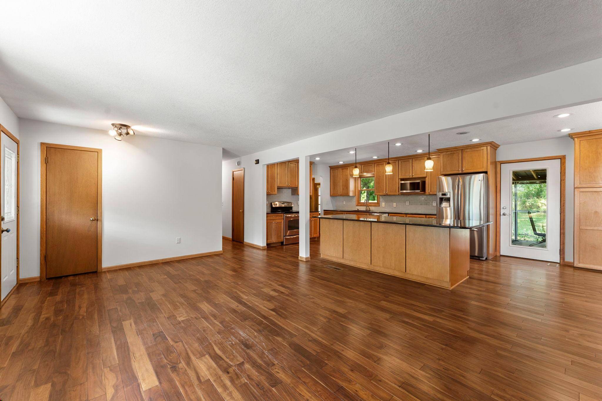 9725 Queen RD, Bloomington, MN 55431