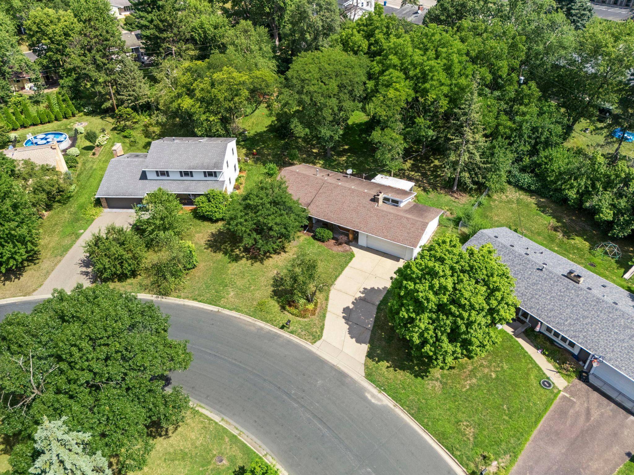 9725 Queen RD, Bloomington, MN 55431