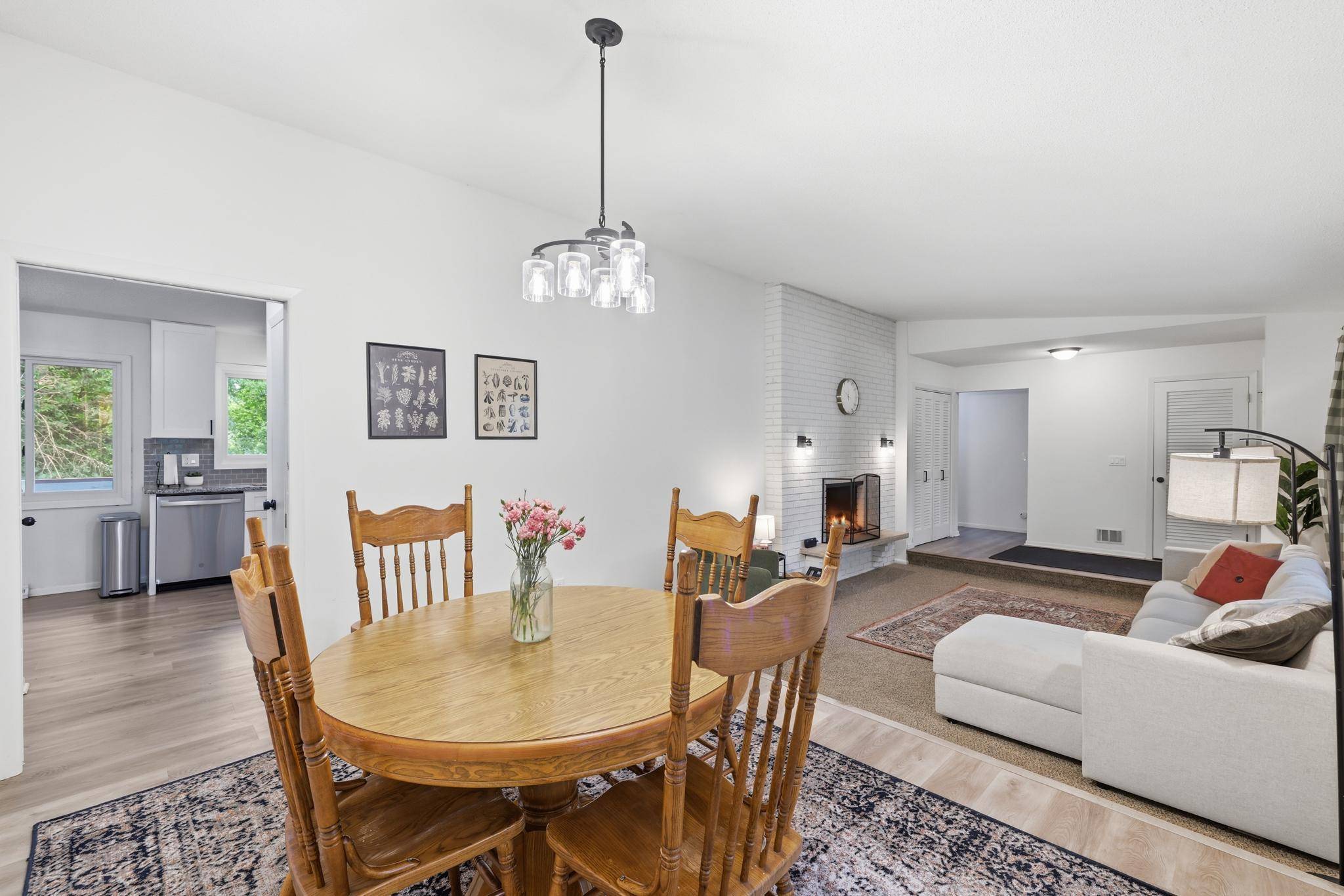 135 Sabra CT, Apple Valley, MN 55124