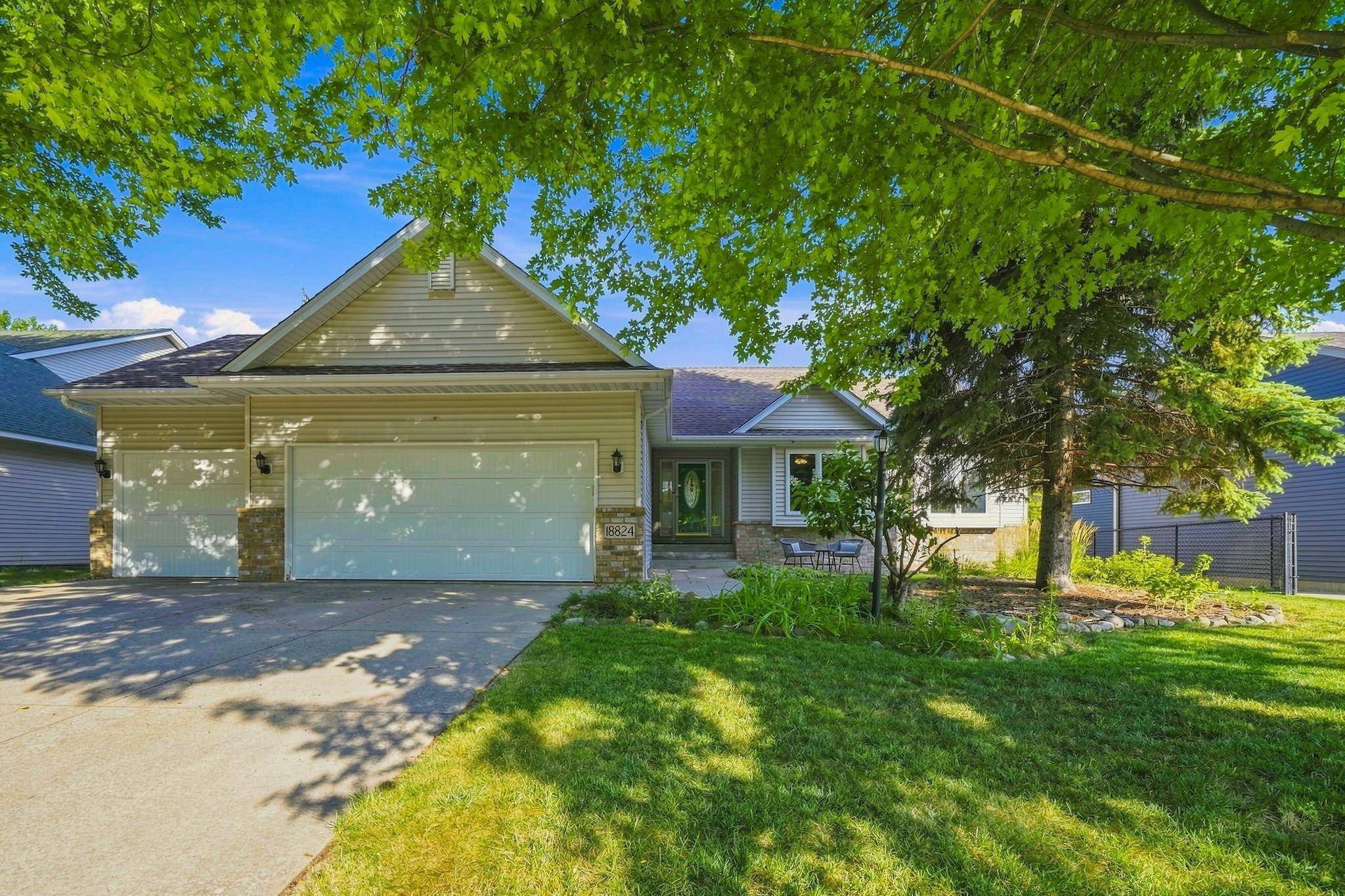 18824 Excalibur TRL, Farmington, MN 55024