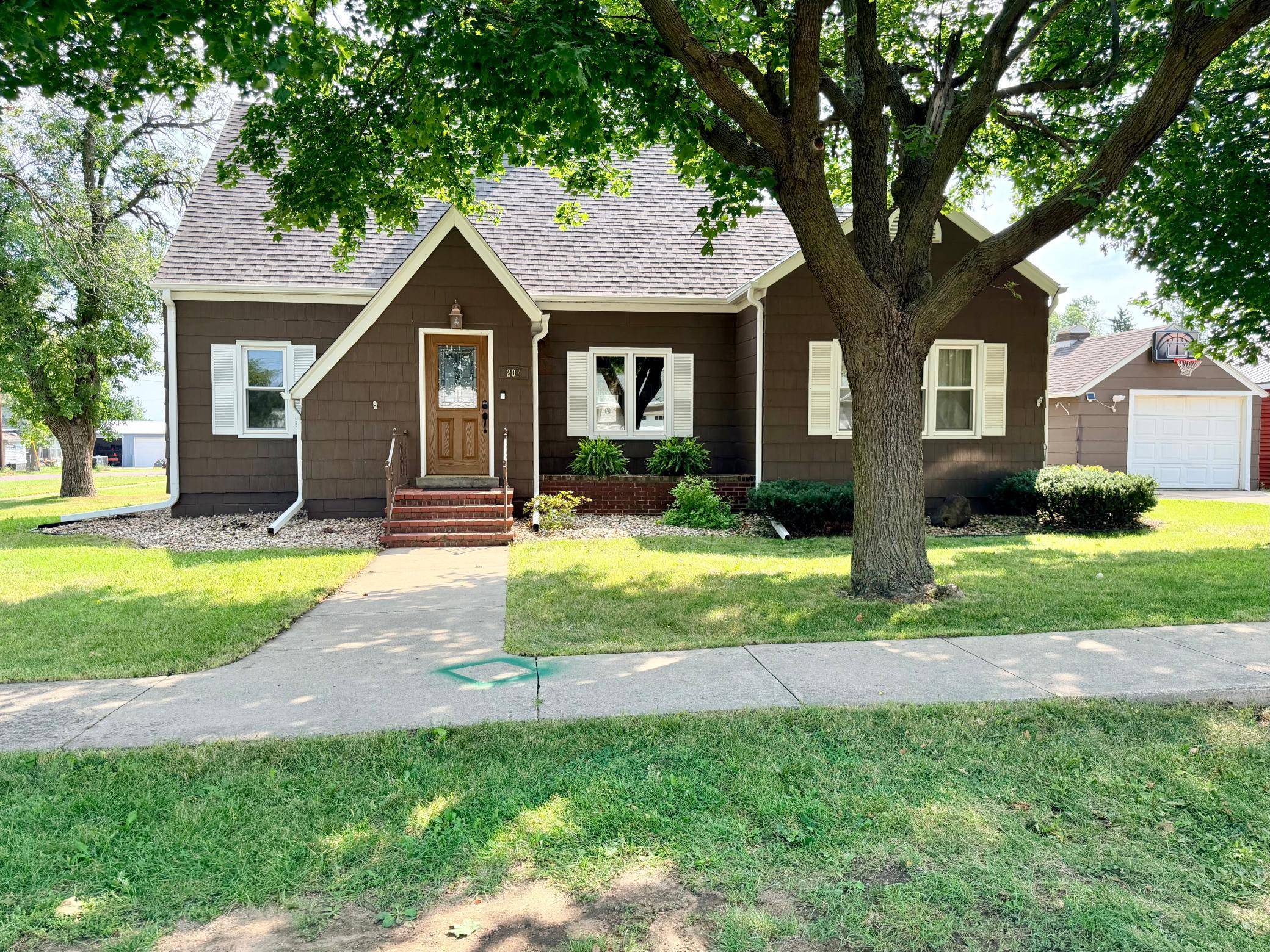 207 S 1st AVE S, Lismore, MN 56155